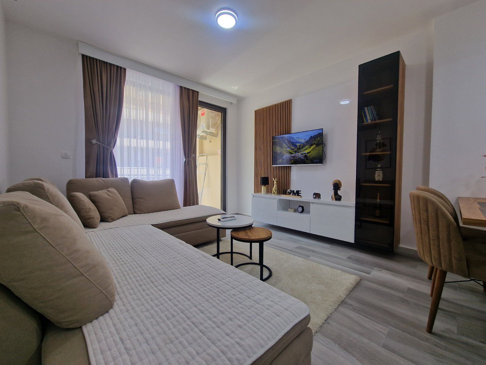 Jednosoban moderno opremljen stan sa pogledom na more i garaznim mestom,Becici (na duzi period) - Amfora Real Estate