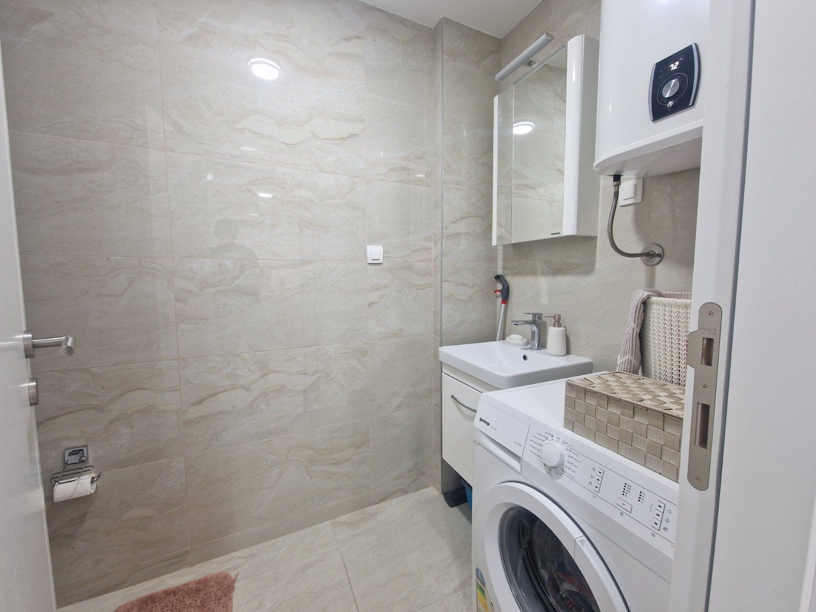 Jednosoban moderno opremljen stan sa pogledom na more i garaznim mestom,Becici (na duzi period) - Amfora Real Estate