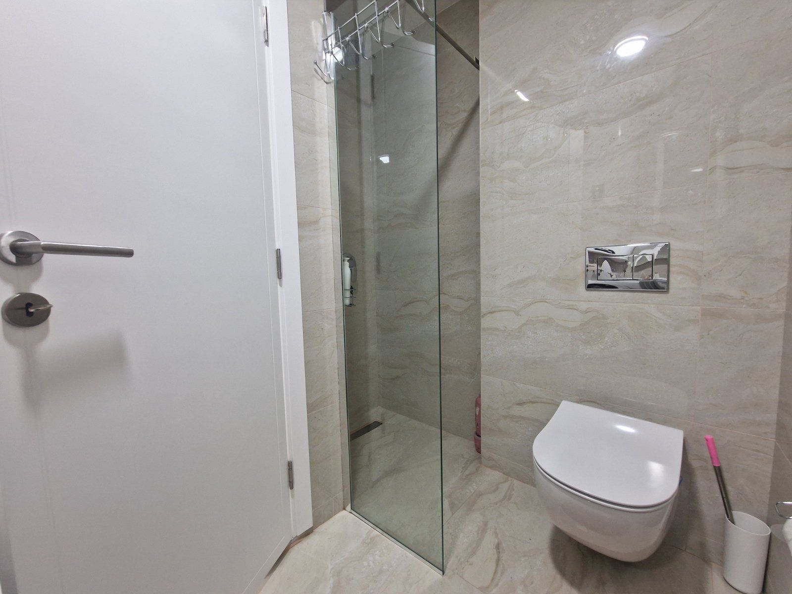 Jednosoban moderno opremljen stan sa pogledom na more i garaznim mestom,Becici (na duzi period) - Amfora Real Estate