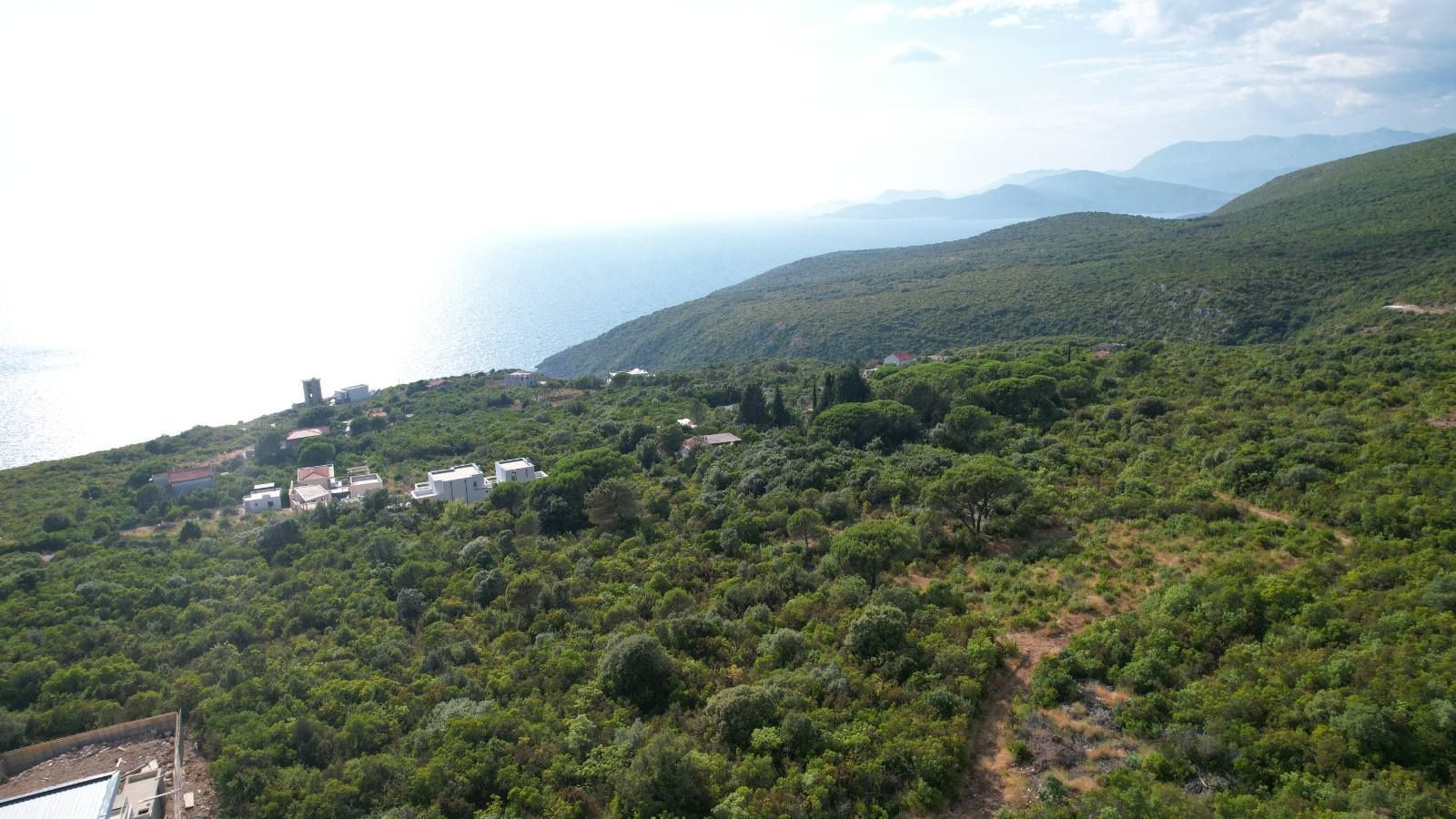 Urbanizovan plac 2270m² sa panoramskim pogledom na more – Zagora, Kotor – Hitna prodaja - Amfora Real Estate