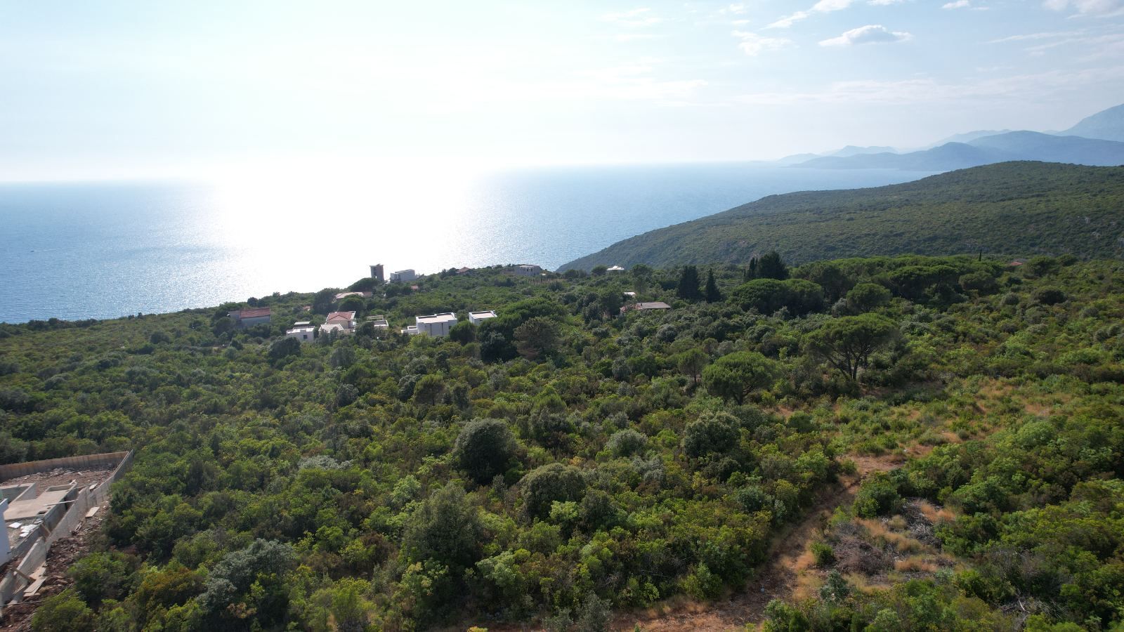 Urbanizovan plac 2270m² sa panoramskim pogledom na more – Zagora, Kotor – Hitna prodaja - Amfora Real Estate