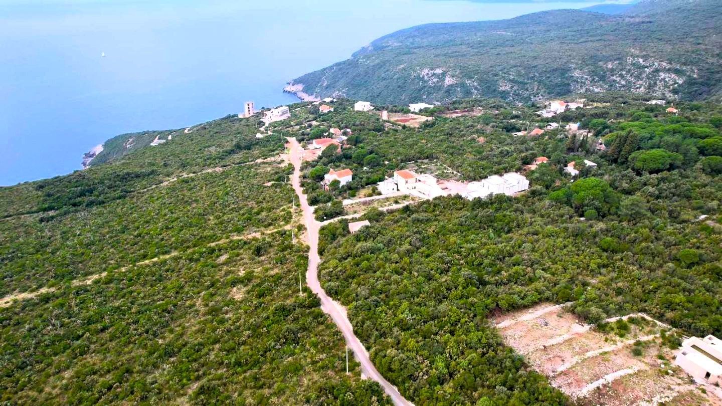 Urbanizovan plac 2270m² sa panoramskim pogledom na more – Zagora, Kotor – Hitna prodaja - Amfora Real Estate