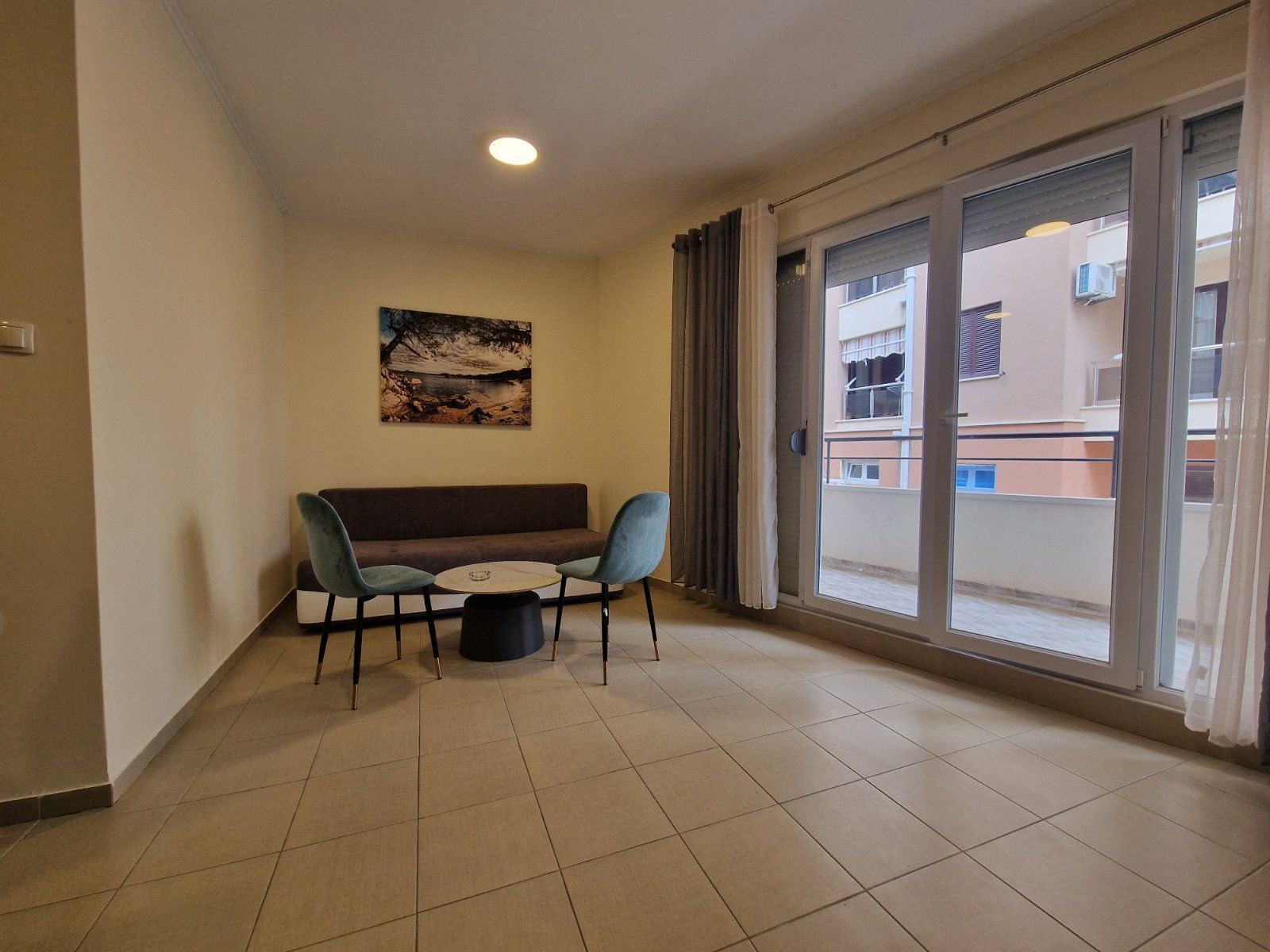 Studio apartman 35m2 sa prostranom terasom u Becicima (na duzi period) - Amfora Real Estate