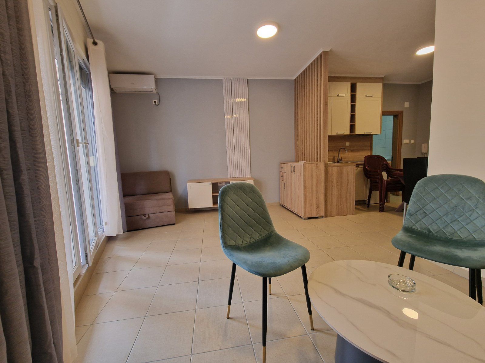 Studio apartman 35m2 sa prostranom terasom u Becicima (na duzi period) - Amfora Real Estate