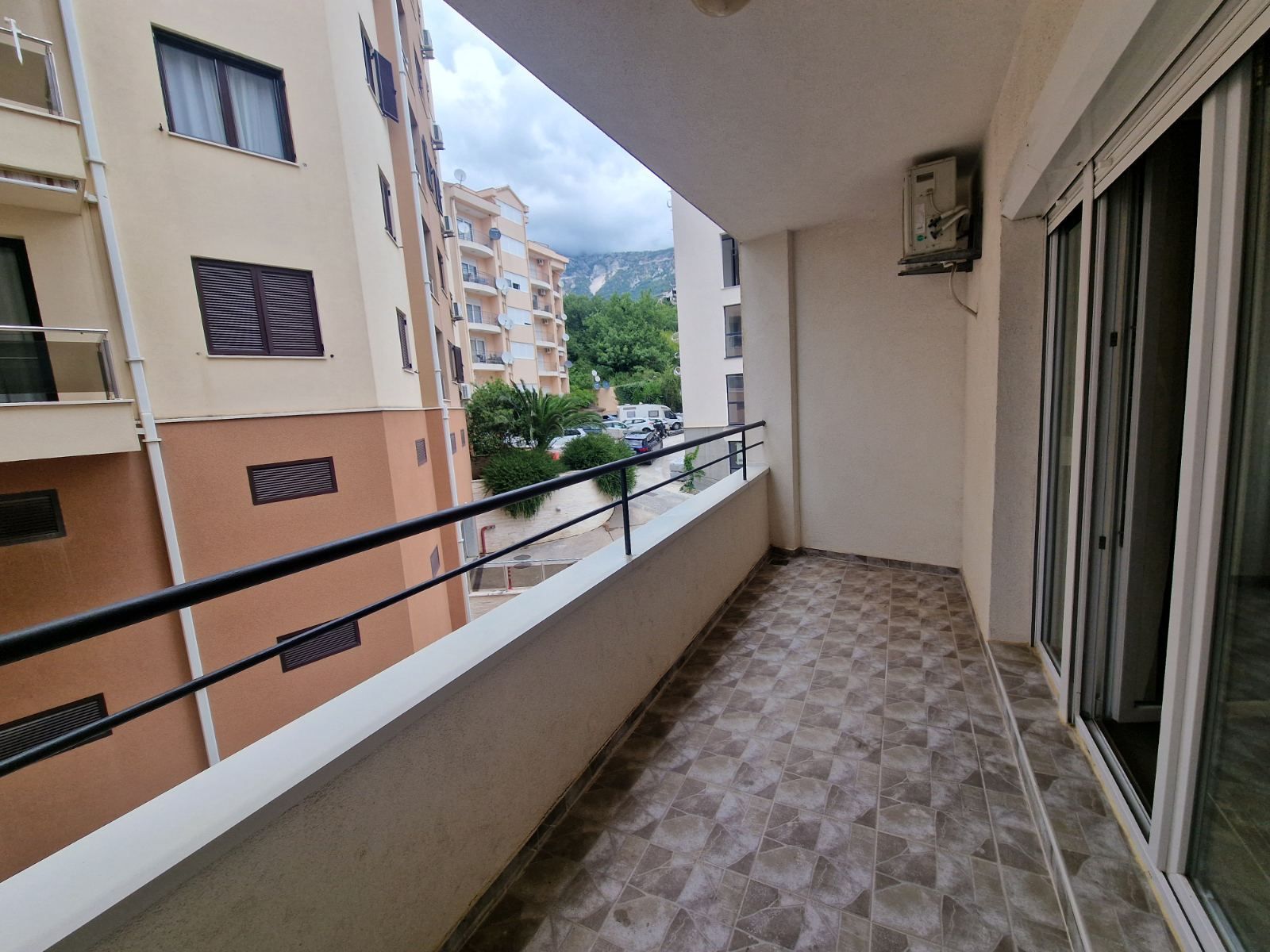 Studio apartman 35m2 sa prostranom terasom u Becicima (na duzi period) - Amfora Real Estate