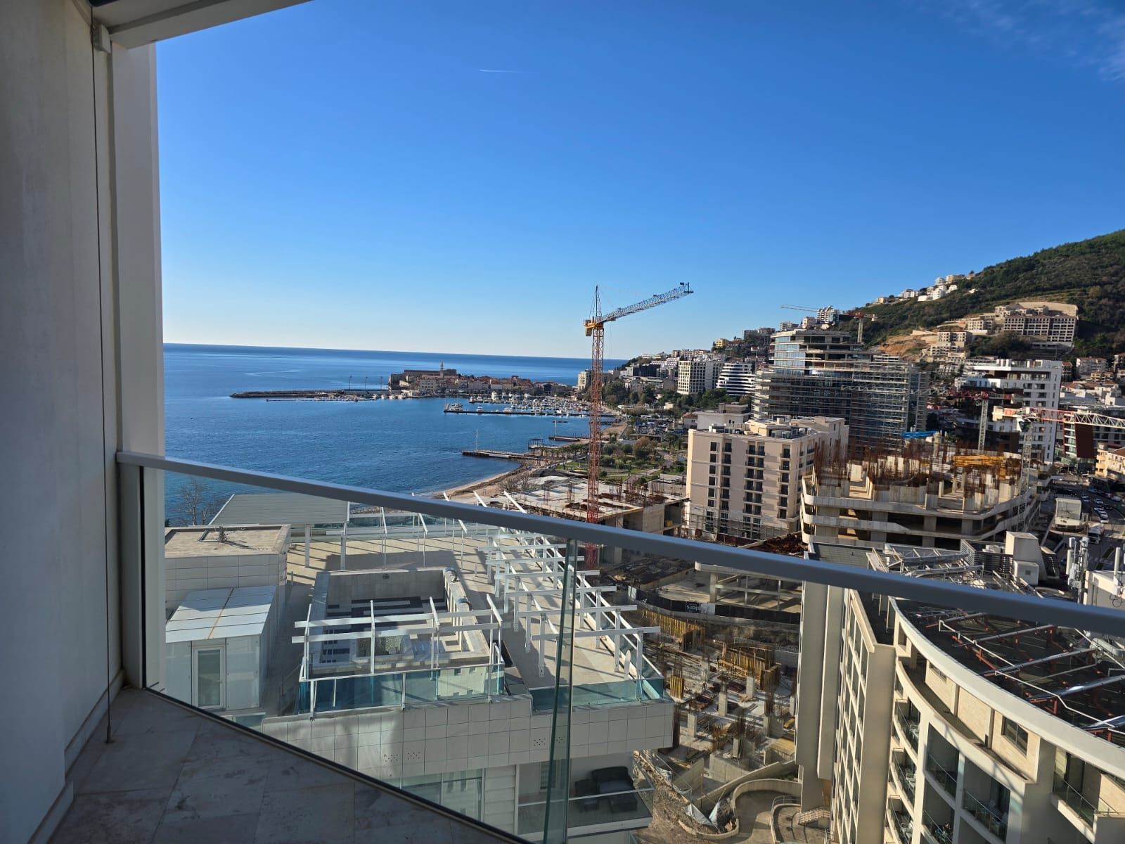 Dvosoban stan 104m2 sa pogledom na more,Tre Canne,Budva (Bez plaćanja poreza na prenos od 3%) - Amfora Real Estate