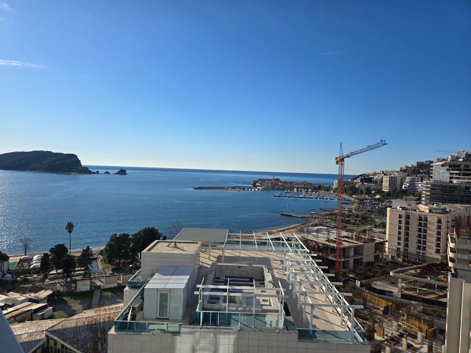 Dvosoban stan 104m2 sa pogledom na more,Tre Canne,Budva (Bez plaćanja poreza na prenos od 3%) - Amfora Real Estate