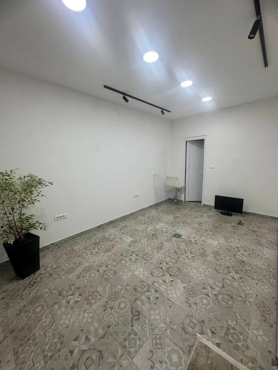 Potpuno opremljen poslovni prostor 69m² sa terasom – Old Bakery Budva - Amfora Real Estate