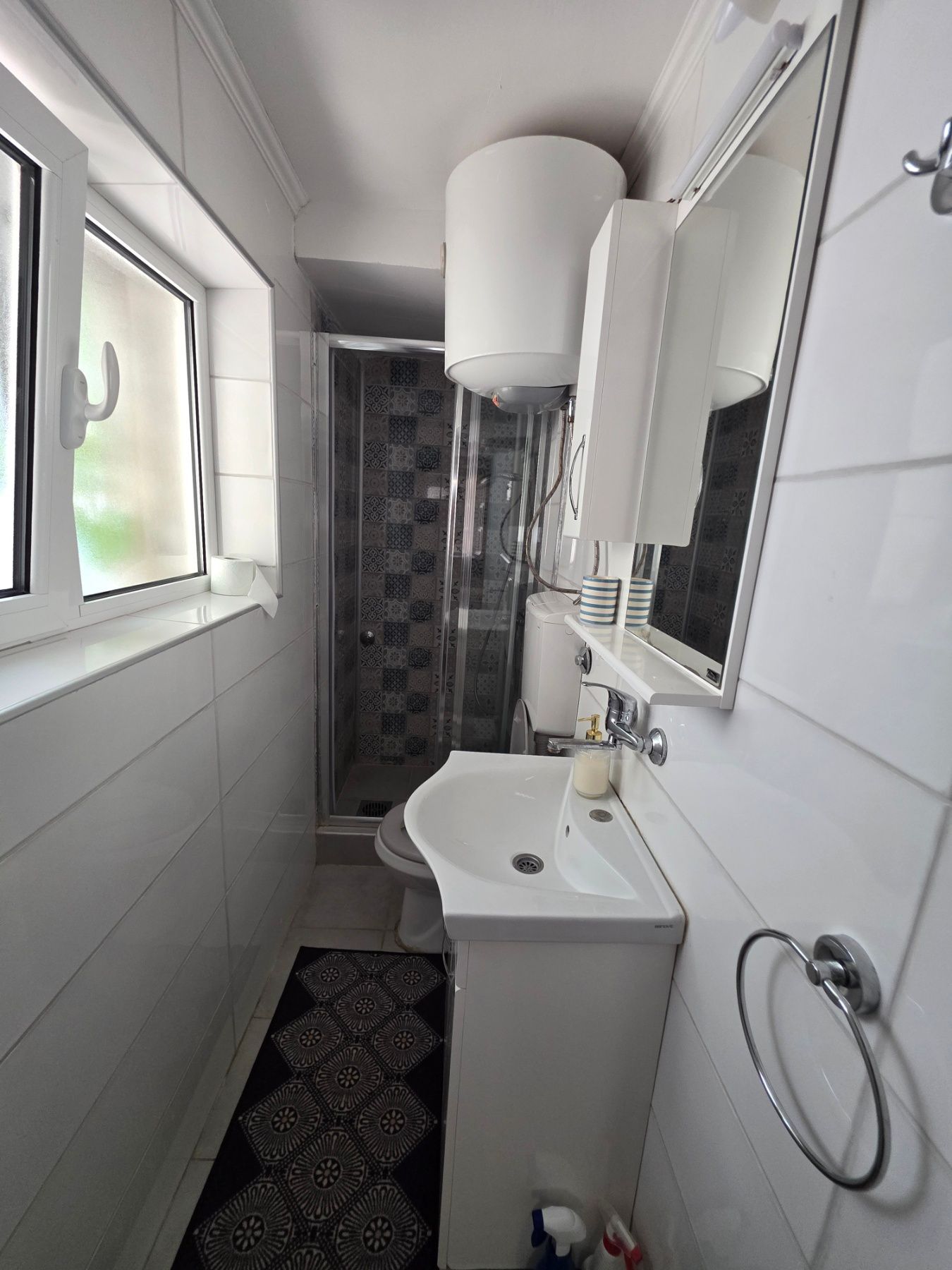 Kuća 119 m² sa 20 m² terasa, dva jednosobna apartmana i poslovnim prostorom/studijom – Stari grad, Budva (IZDAVANJE NA DUZI PERIOD) - Amfora Real Estate