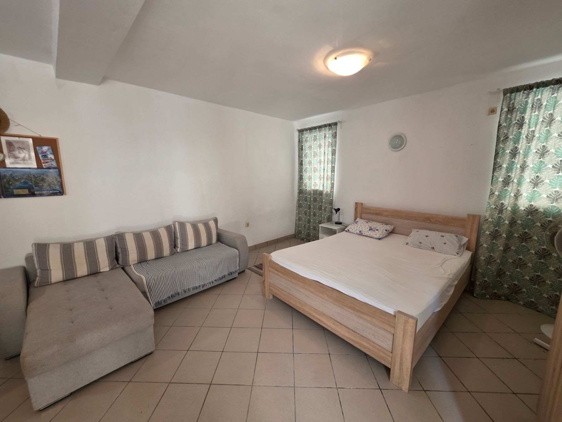 Kuća 119 m² sa 20 m² terasa, dva jednosobna apartmana i poslovnim prostorom/studijom – Stari grad, Budva (IZDAVANJE NA DUZI PERIOD) - Amfora Real Estate