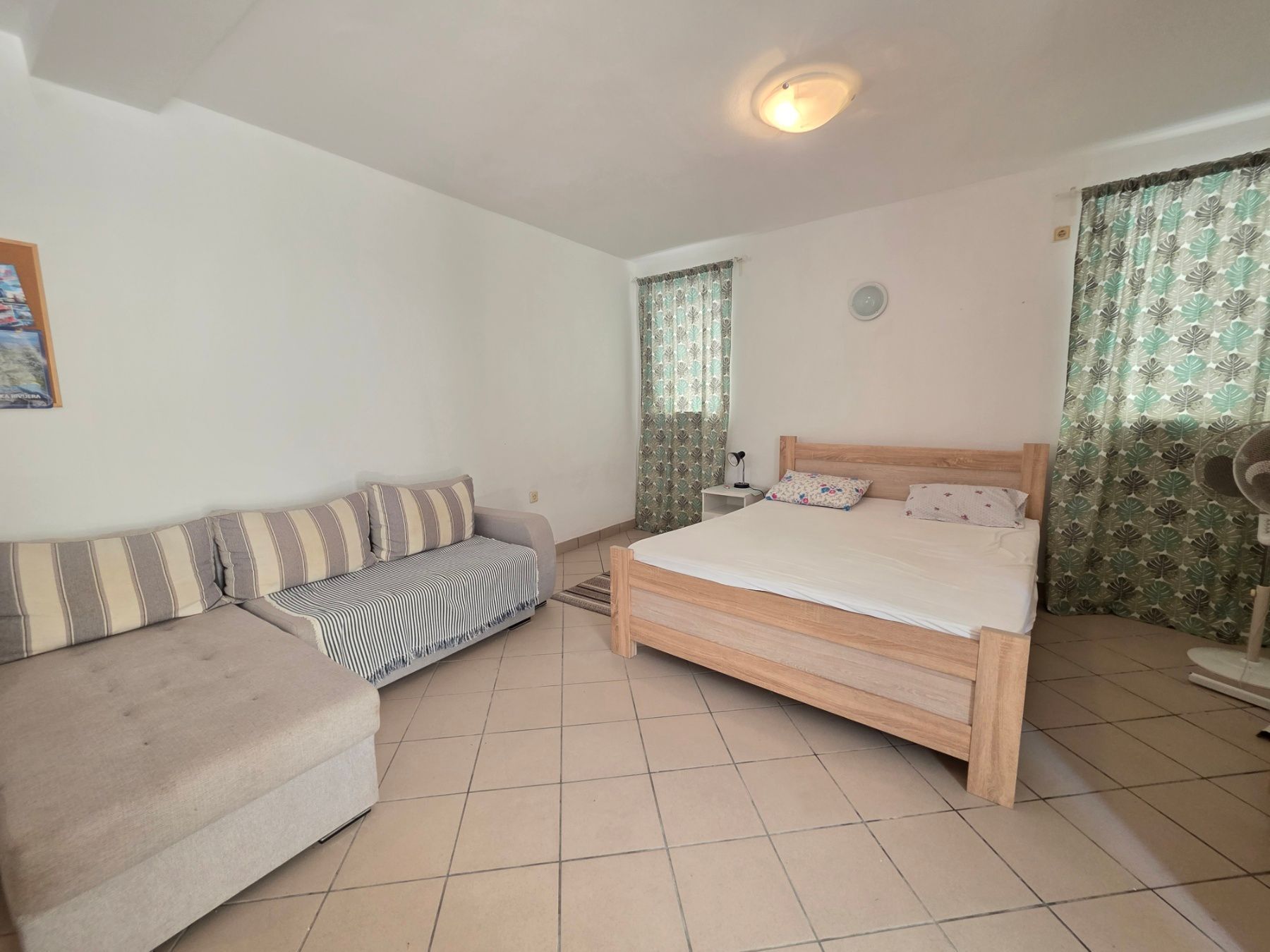 Kuća 119 m² sa 20 m² terasa, dva jednosobna apartmana i poslovnim prostorom/studijom – Stari grad, Budva (IZDAVANJE NA DUZI PERIOD) - Amfora Real Estate