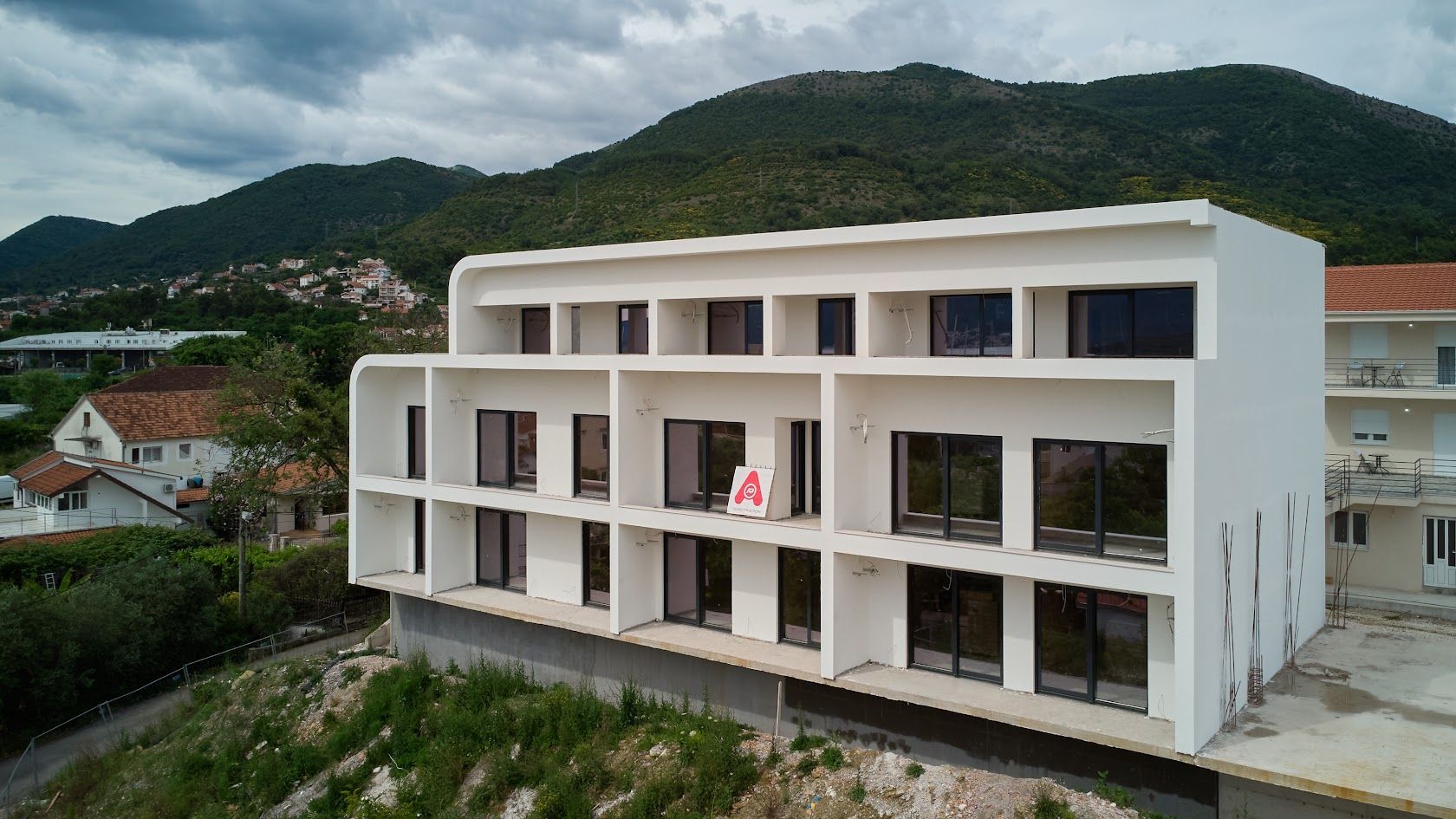 Jednosoban apartman 83.31m2 u novom kompleksu sa panoramskim pogledom na more – Tivat - Amfora Real Estate