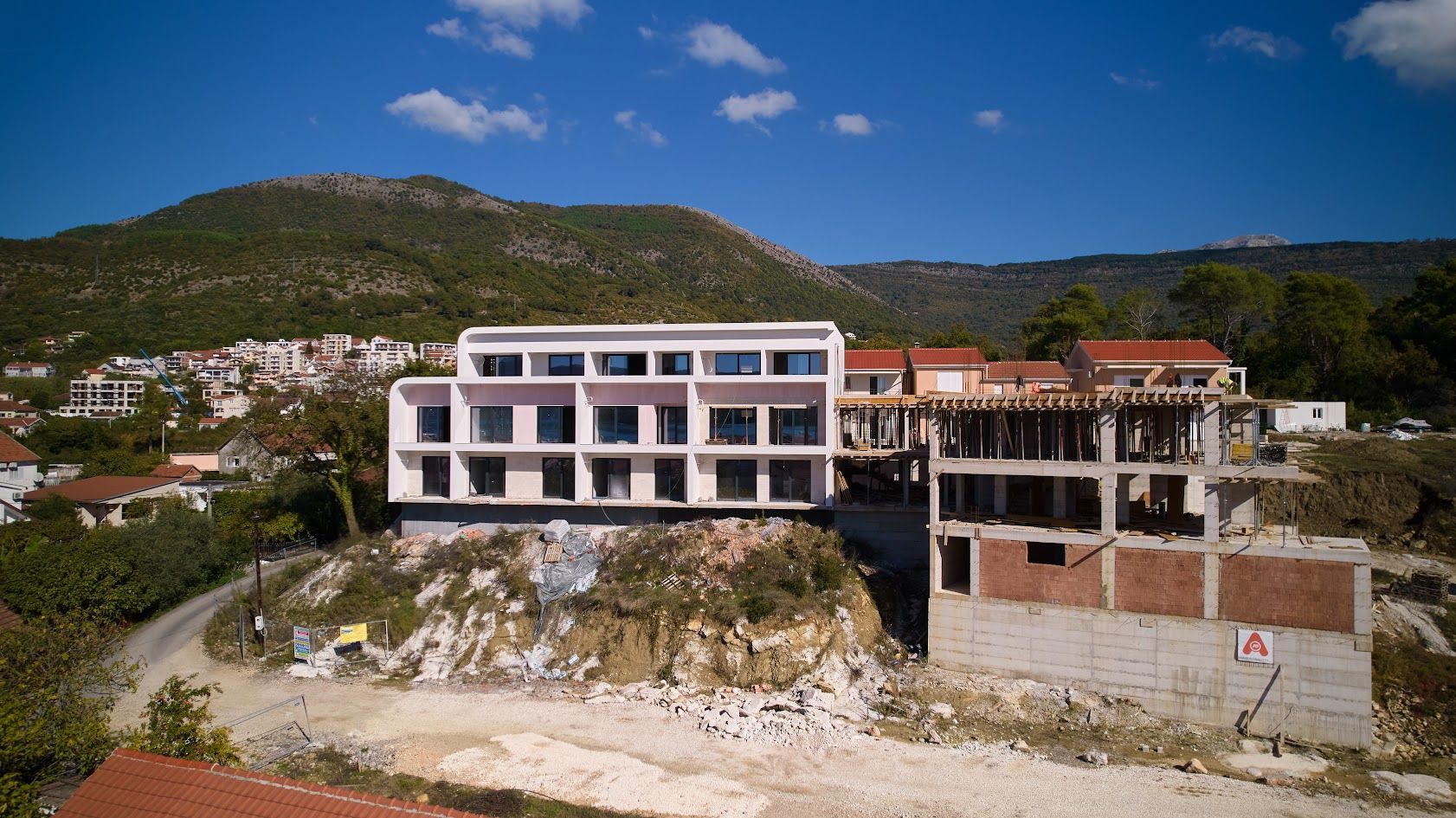 Jednosoban apartman 79.24m2 u novom kompleksu sa panoramskim pogledom na more – Tivat - Amfora Real Estate