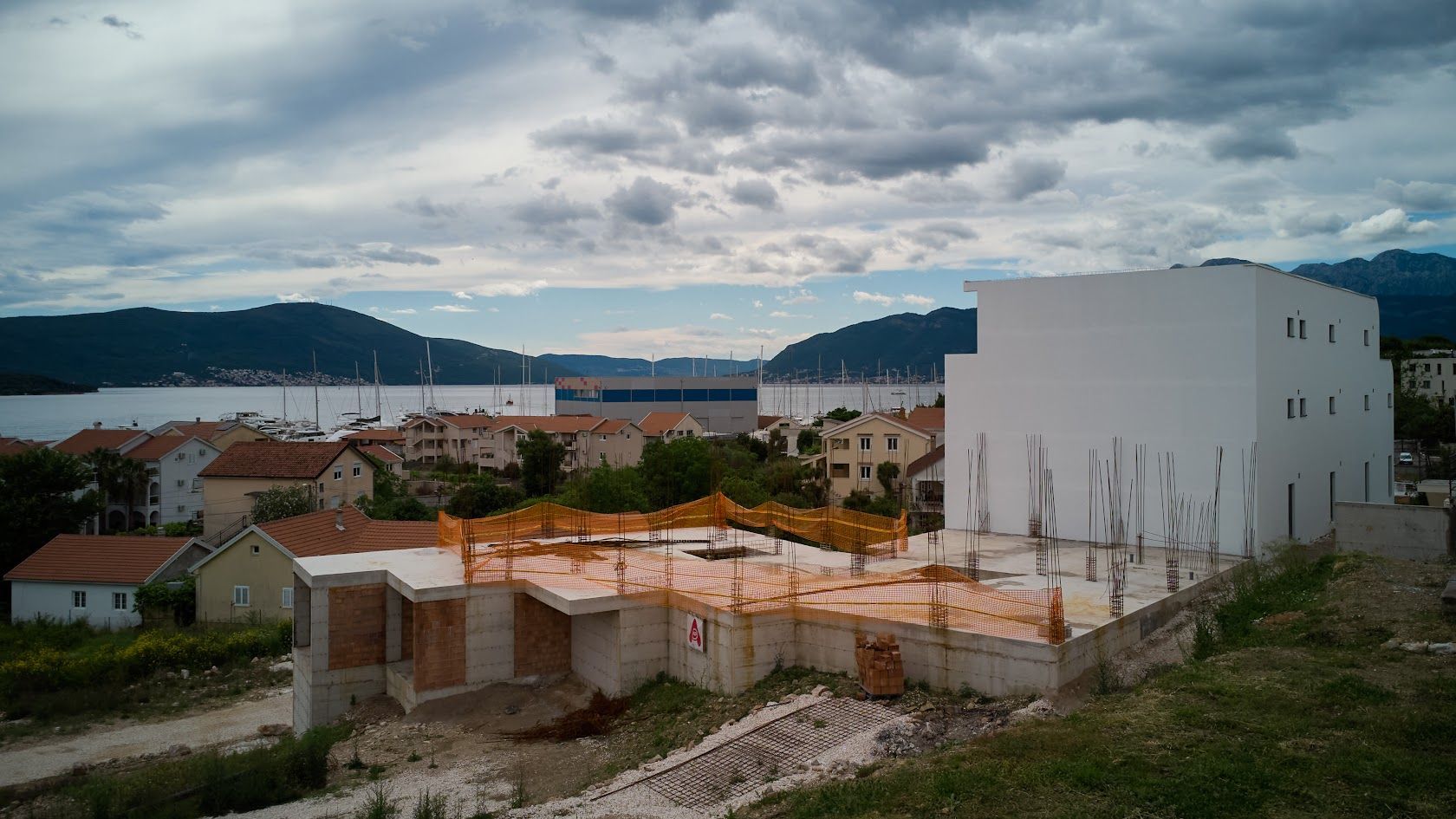 Jednosoban apartman 79.24m2 u novom kompleksu sa panoramskim pogledom na more – Tivat - Amfora Real Estate
