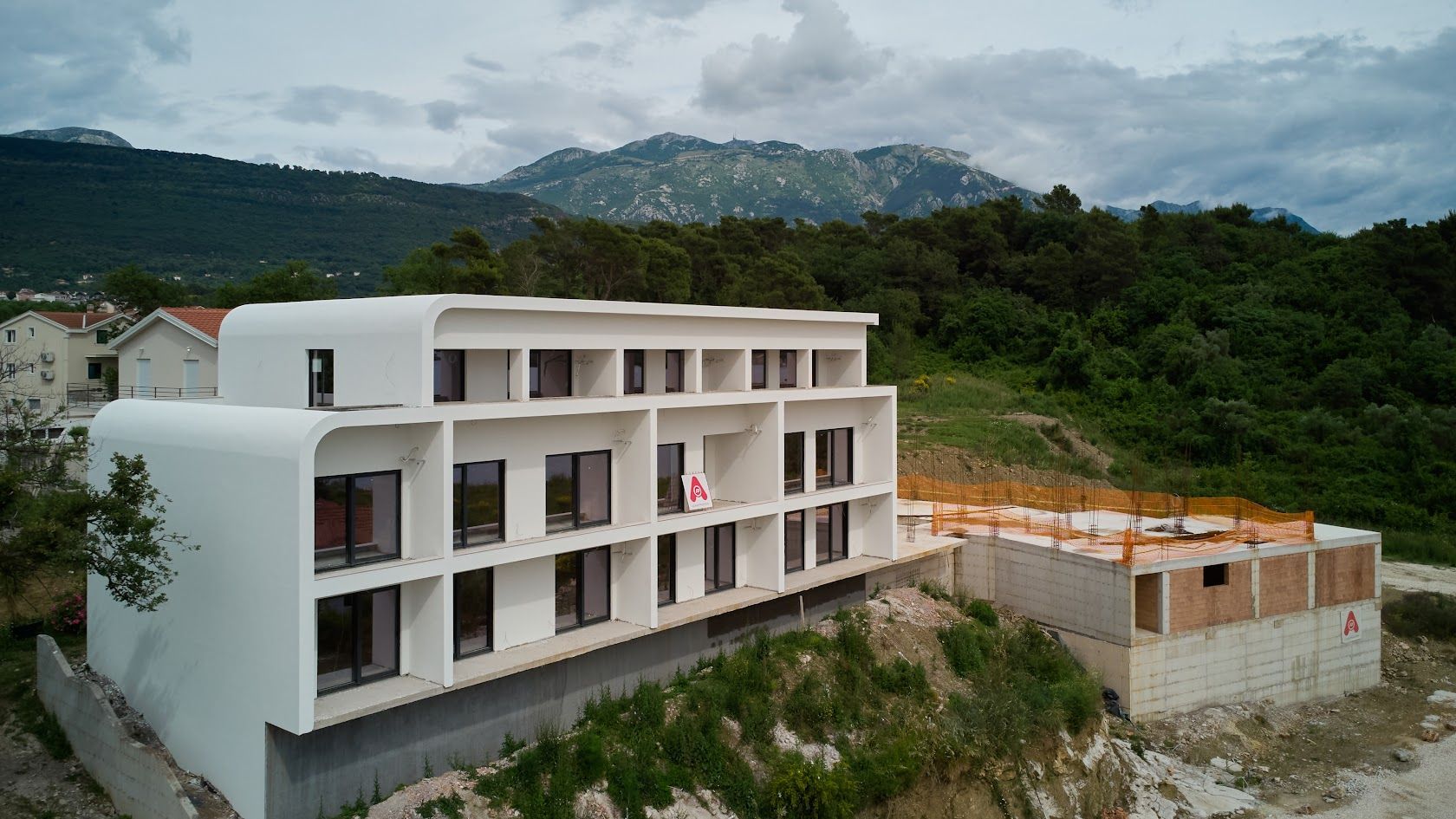 Jednosoban apartman 94.1m2 u novom kompleksu sa panoramskim pogledom na more – Tivat - Amfora Real Estate