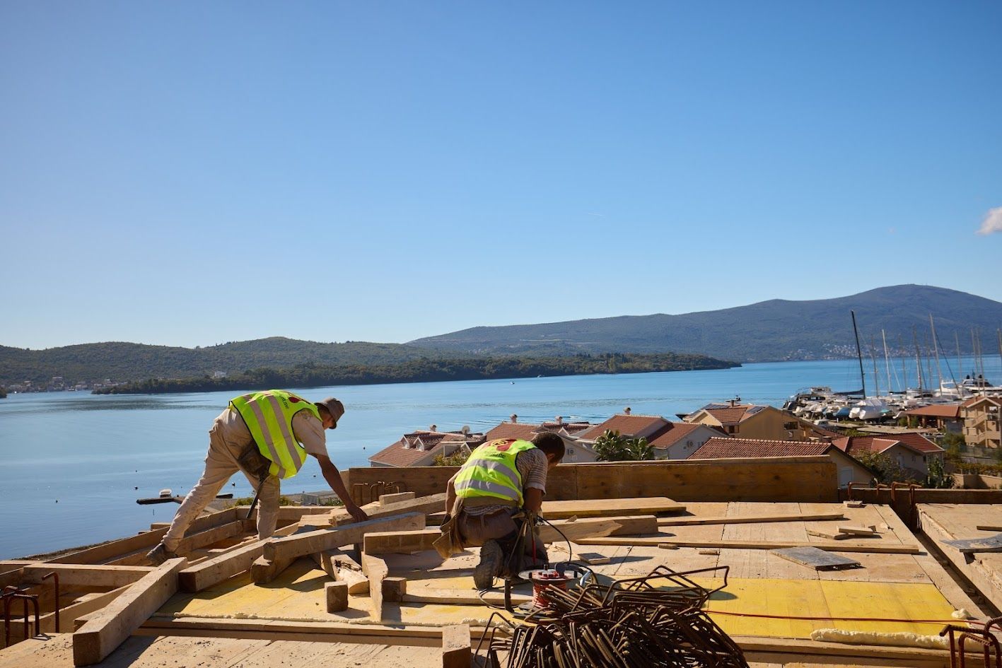 Jednosoban apartman 94.1m2 u novom kompleksu sa panoramskim pogledom na more – Tivat - Amfora Real Estate