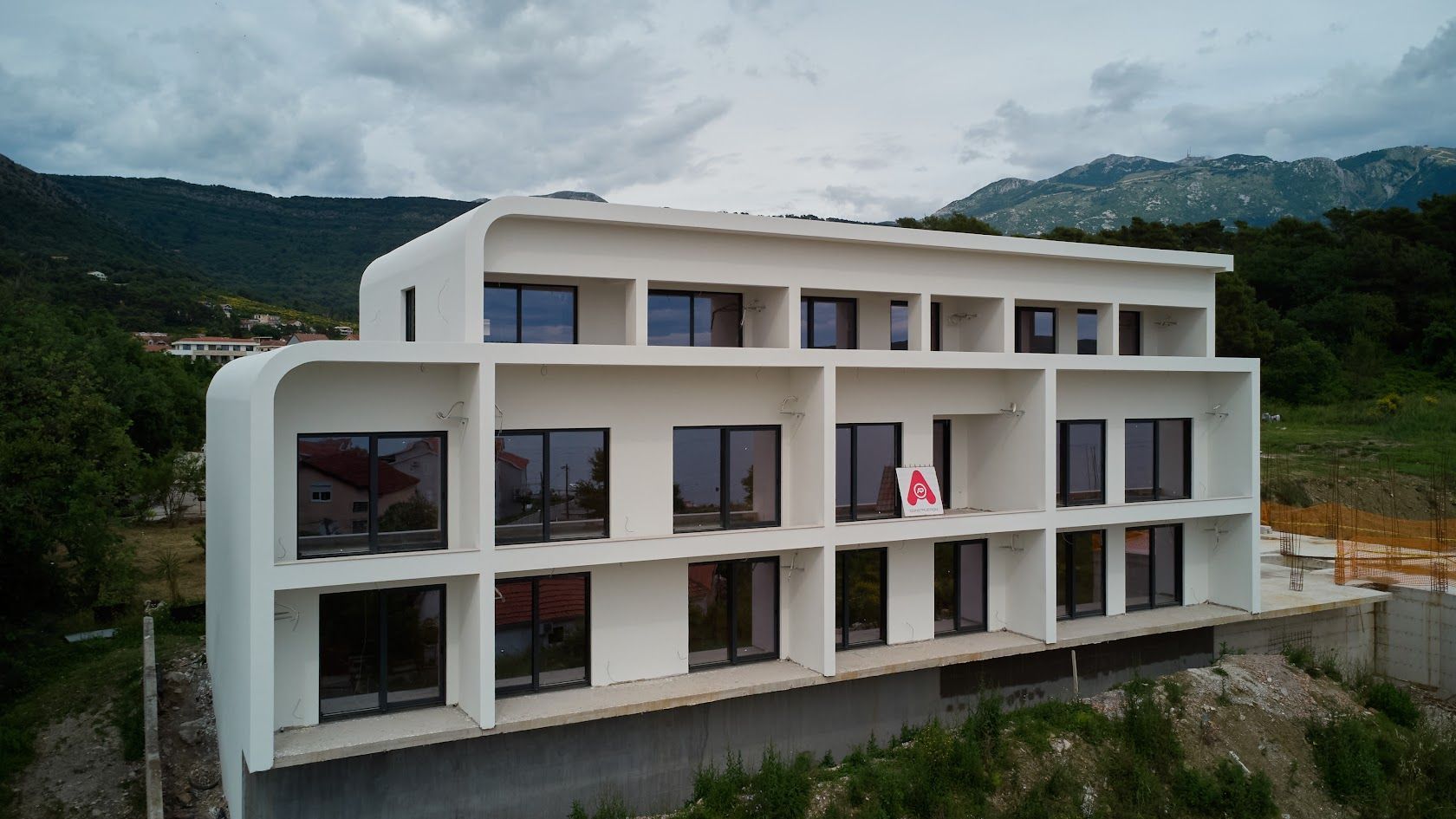 Jednosoban apartman 94.1m2 u novom kompleksu sa panoramskim pogledom na more – Tivat - Amfora Real Estate