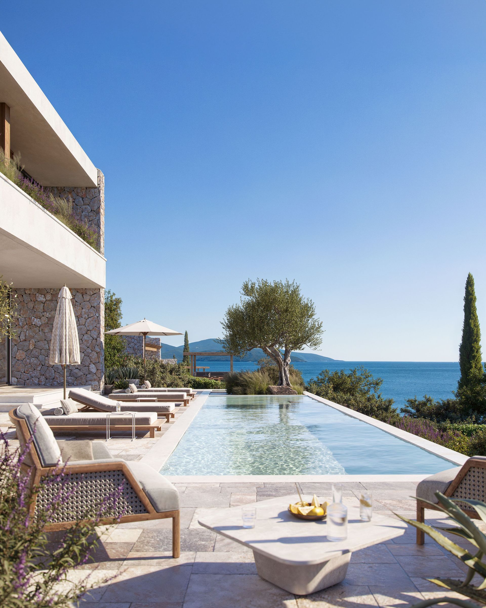 Luksuzna vila u ekskluzivnom naselju The Peaks – Golf Residences, Luštica Bay, sa panoramskim pogledom na Jadransko more i golf teren - Amfora Real Estate