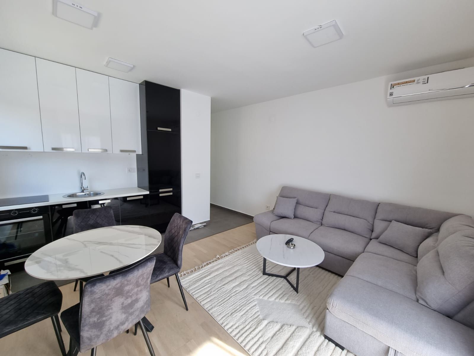 Moderan jednosoban stan 40 m² – Podkošljun, Budva  (IZDAVANJE NA DUZI PERIOD) - Amfora Real Estate