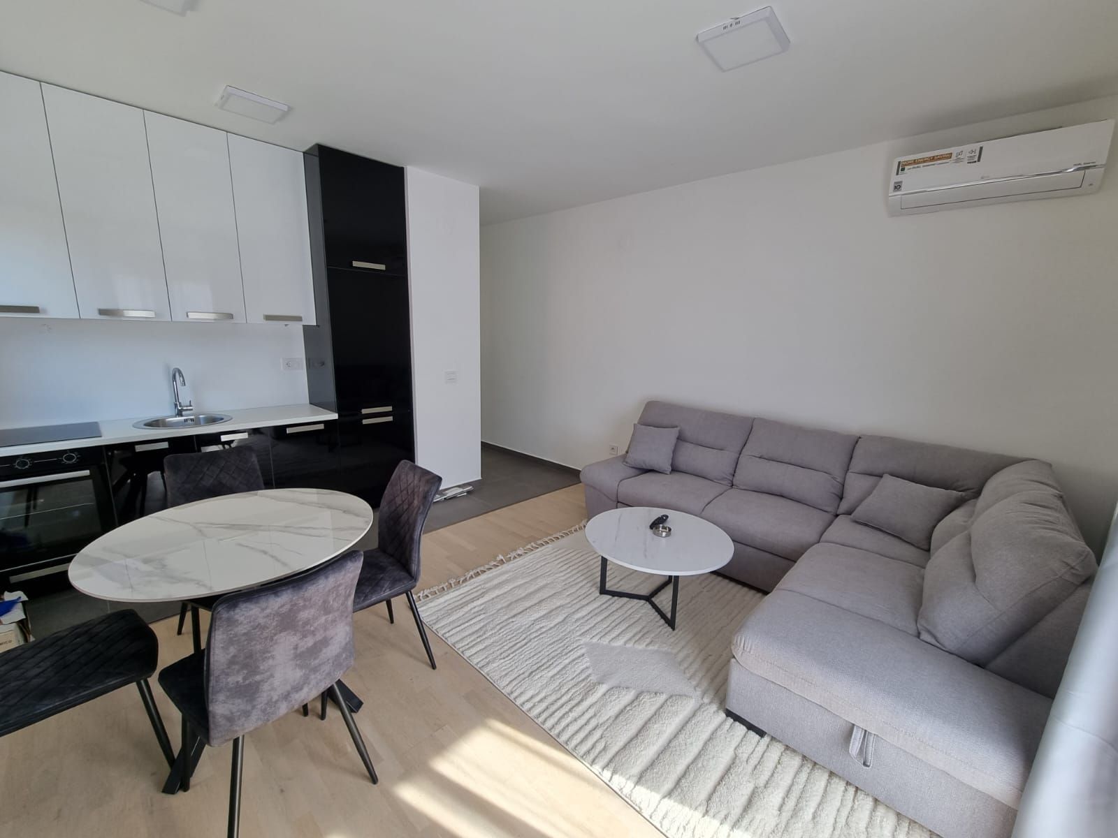 Moderan jednosoban stan 40 m² – Podkošljun, Budva  (IZDAVANJE NA DUZI PERIOD) - Amfora Real Estate