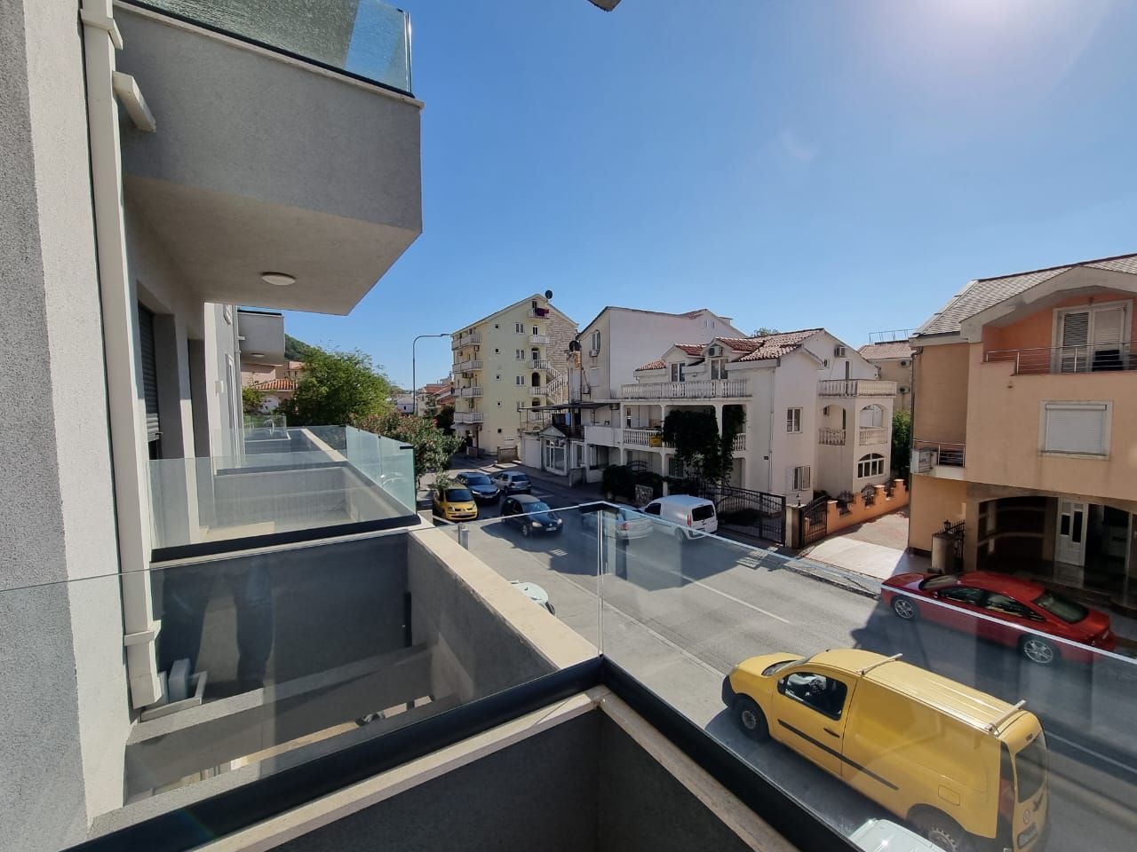 Moderan jednosoban stan 40 m² – Podkošljun, Budva  (IZDAVANJE NA DUZI PERIOD) - Amfora Real Estate