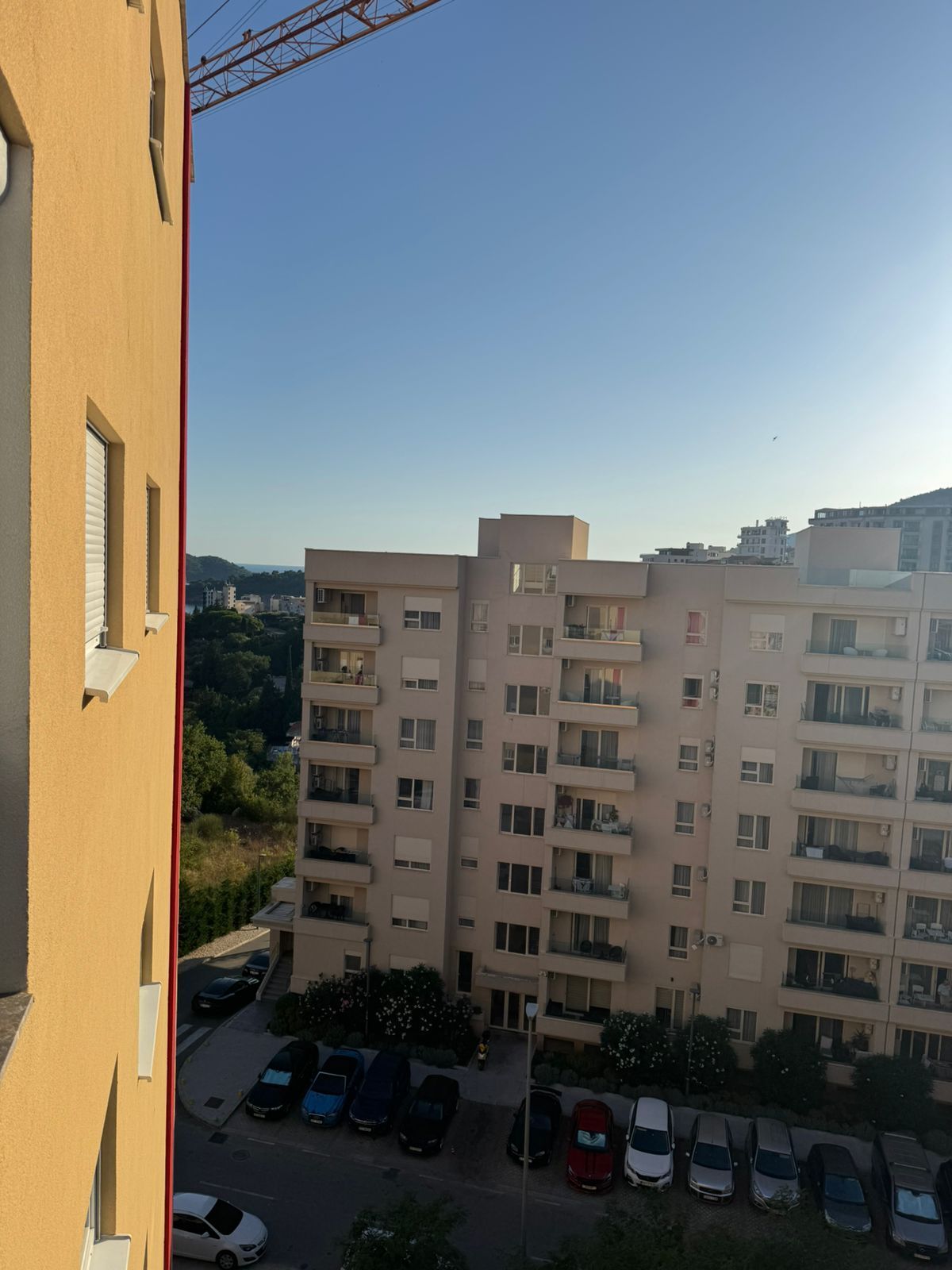 Nov opremljen studio apartman u Becicima (Izdavanje na duzi period)) - Amfora Real Estate