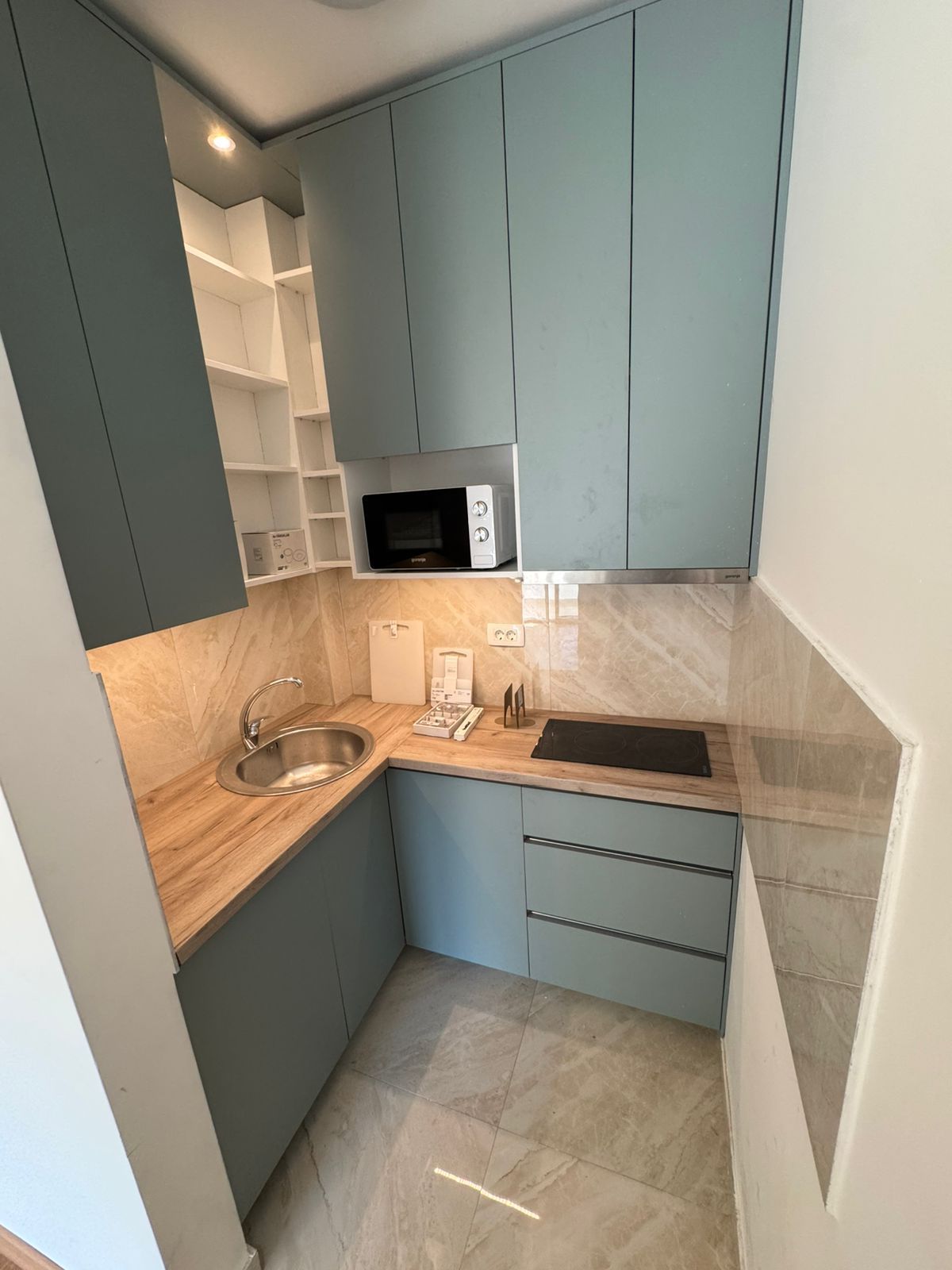 Nov opremljen studio apartman u Becicima (Izdavanje na duzi period)) - Amfora Real Estate