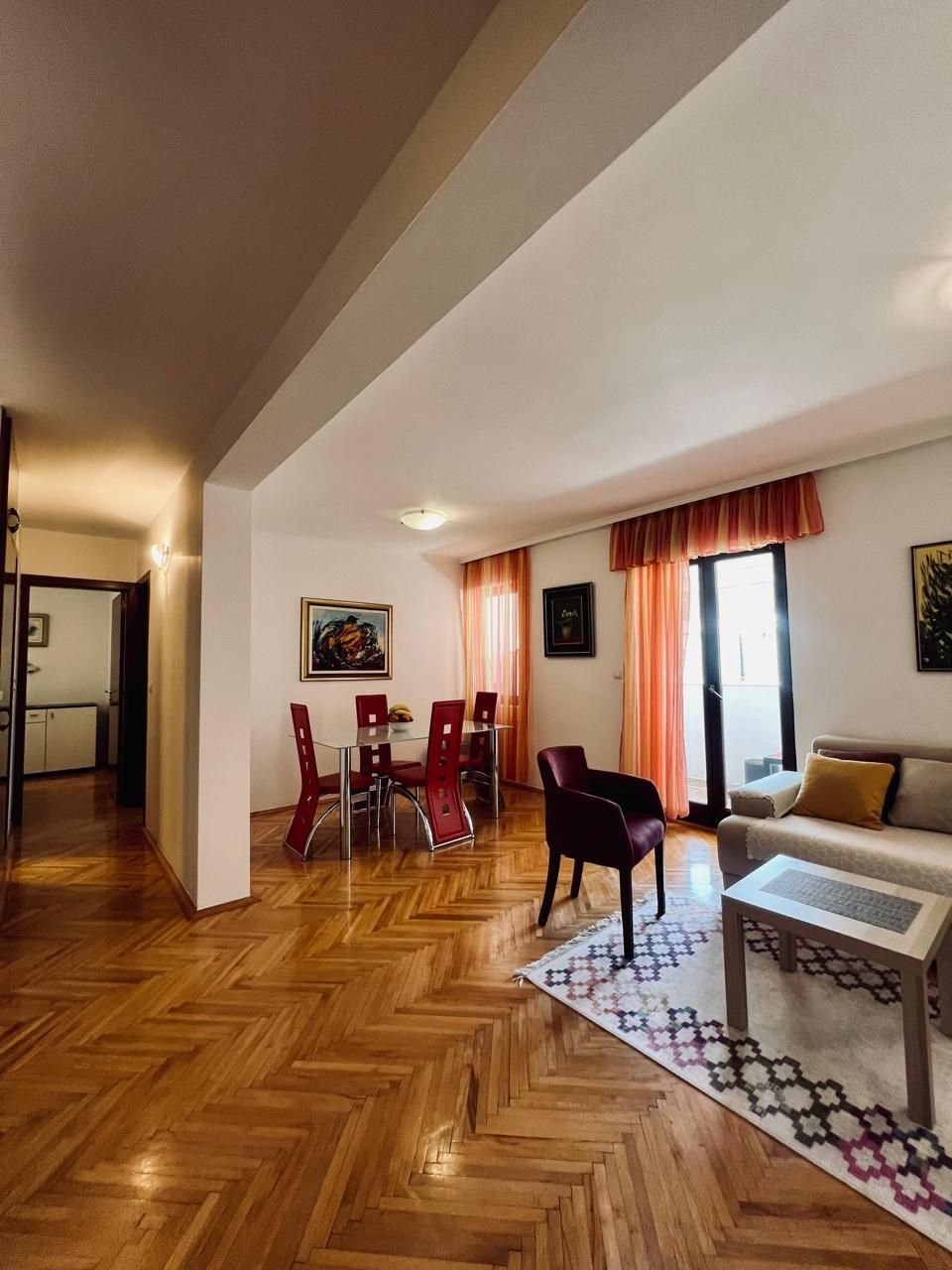 Dvosoban namešten stan 58m² + terasa 28m2 u naselju Babilonija, Budva (Dostupan do 1.07.2026) - Amfora Real Estate