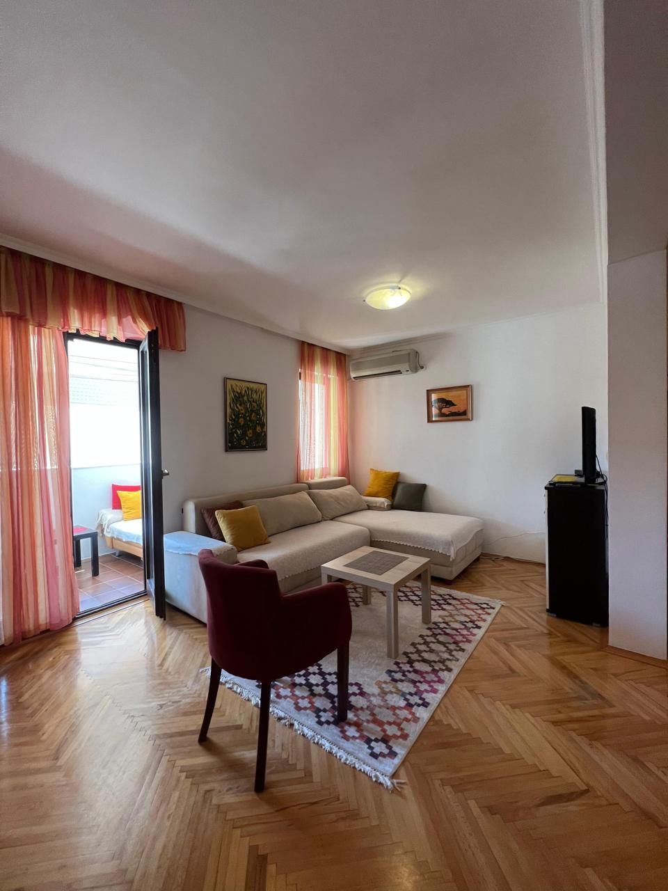 Dvosoban namešten stan 58m² + terasa 28m2 u naselju Babilonija, Budva (Dostupan do 1.07.2026) - Amfora Real Estate