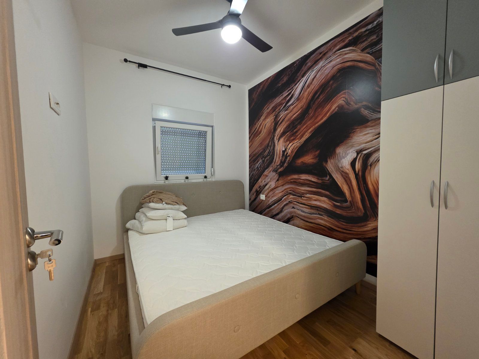 Nov moderno opremljen jednosoban stan 34m2 + 20m2 gratis terase u Becicima - Amfora Real Estate