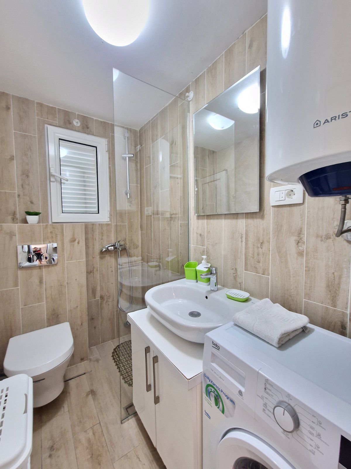 Prvi sprat luksuzne vile sa bazenom i panoramskim pogledom – Sveti Stefan (dugoročno izdavanje) - Amfora Real Estate