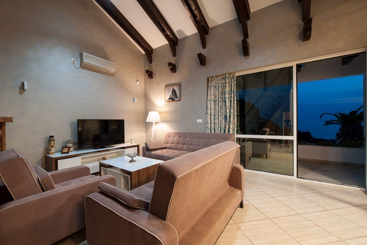 Prvi sprat luksuzne vile sa bazenom i panoramskim pogledom – Sveti Stefan (dugoročno izdavanje) - Amfora Real Estate