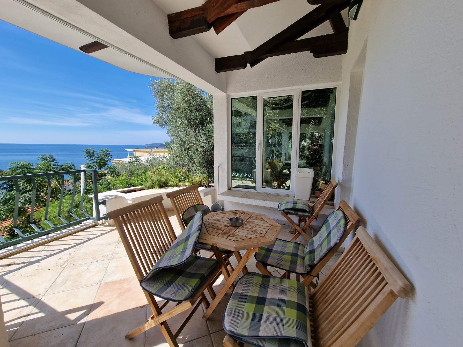 Prvi sprat luksuzne vile sa bazenom i panoramskim pogledom – Sveti Stefan (dugoročno izdavanje) - Amfora Real Estate