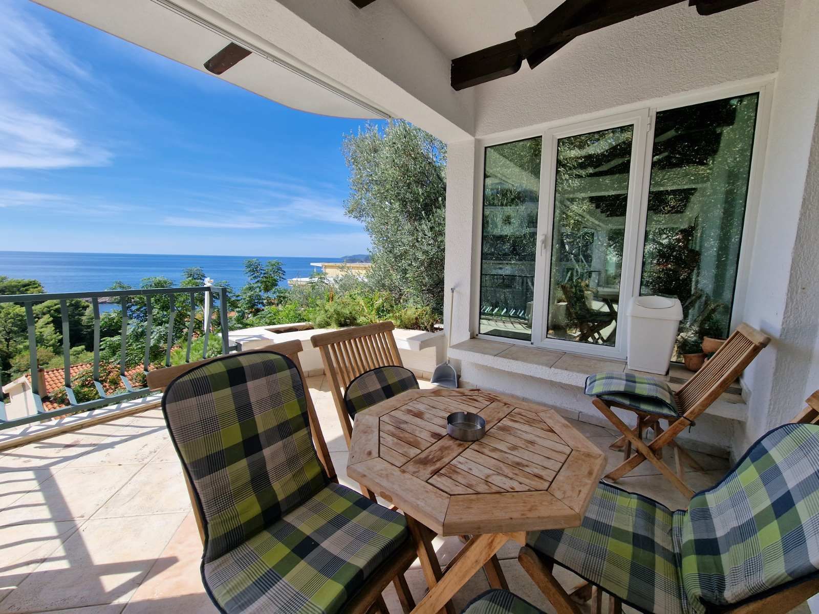 Prvi sprat luksuzne vile sa bazenom i panoramskim pogledom – Sveti Stefan (dugoročno izdavanje) - Amfora Real Estate