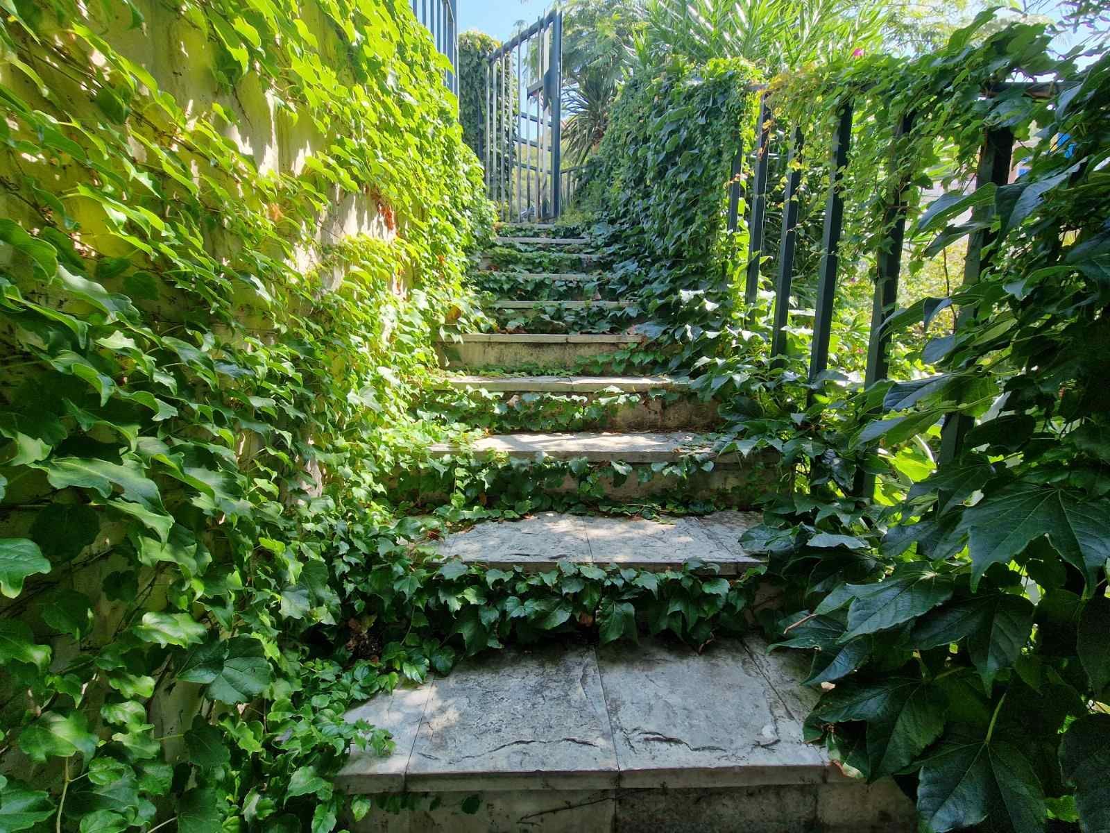 Prvi sprat luksuzne vile sa bazenom i panoramskim pogledom – Sveti Stefan (dugoročno izdavanje) - Amfora Real Estate