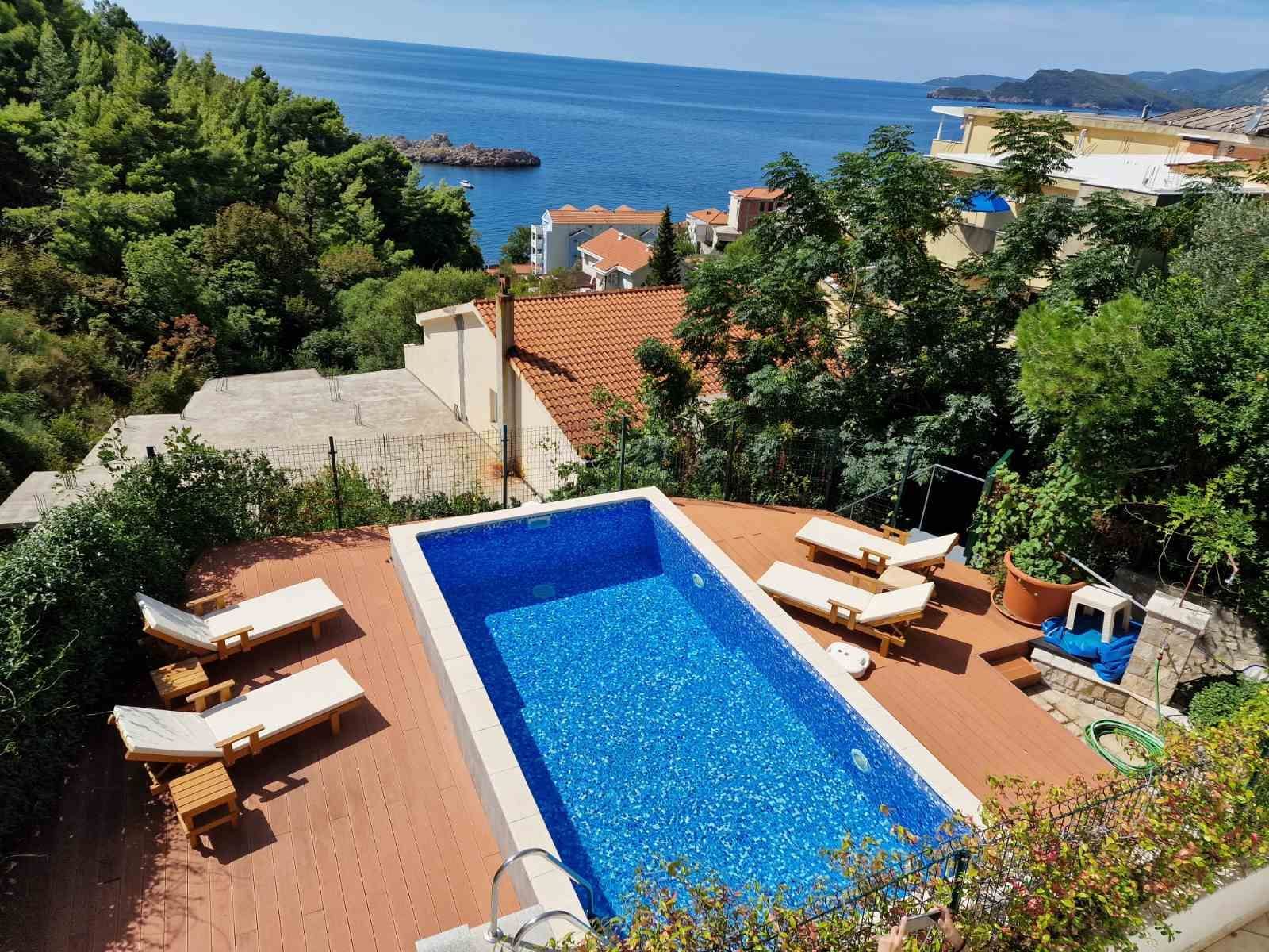 Prvi sprat luksuzne vile sa bazenom i panoramskim pogledom – Sveti Stefan (dugoročno izdavanje) - Amfora Real Estate