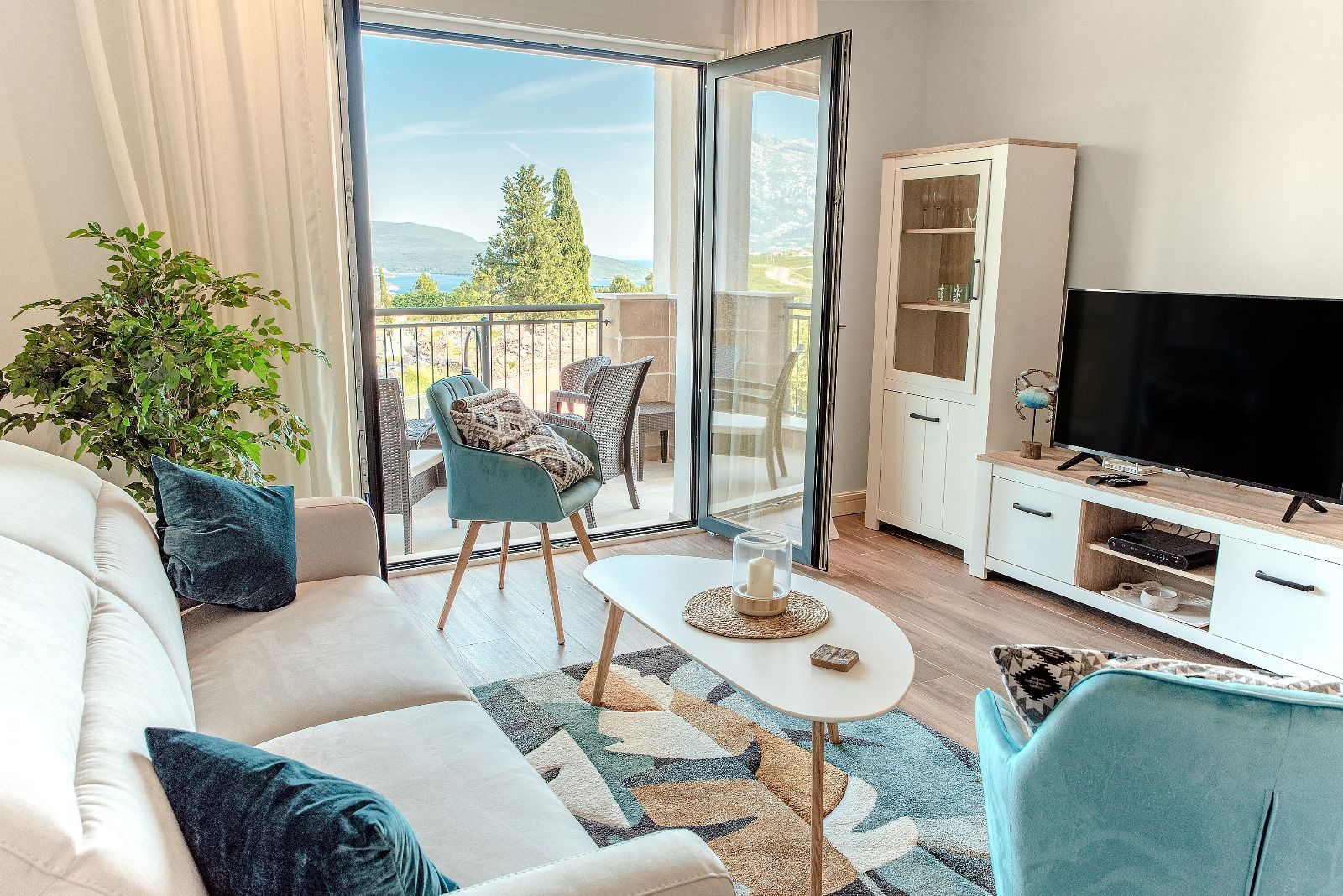 Ekskluzivan dvosoban apartman 97.84m2 + 7.6m2 dvorista  – Luštica Bay, Centrale (fleksibilni uslovi plaćanja) - Amfora Real Estate