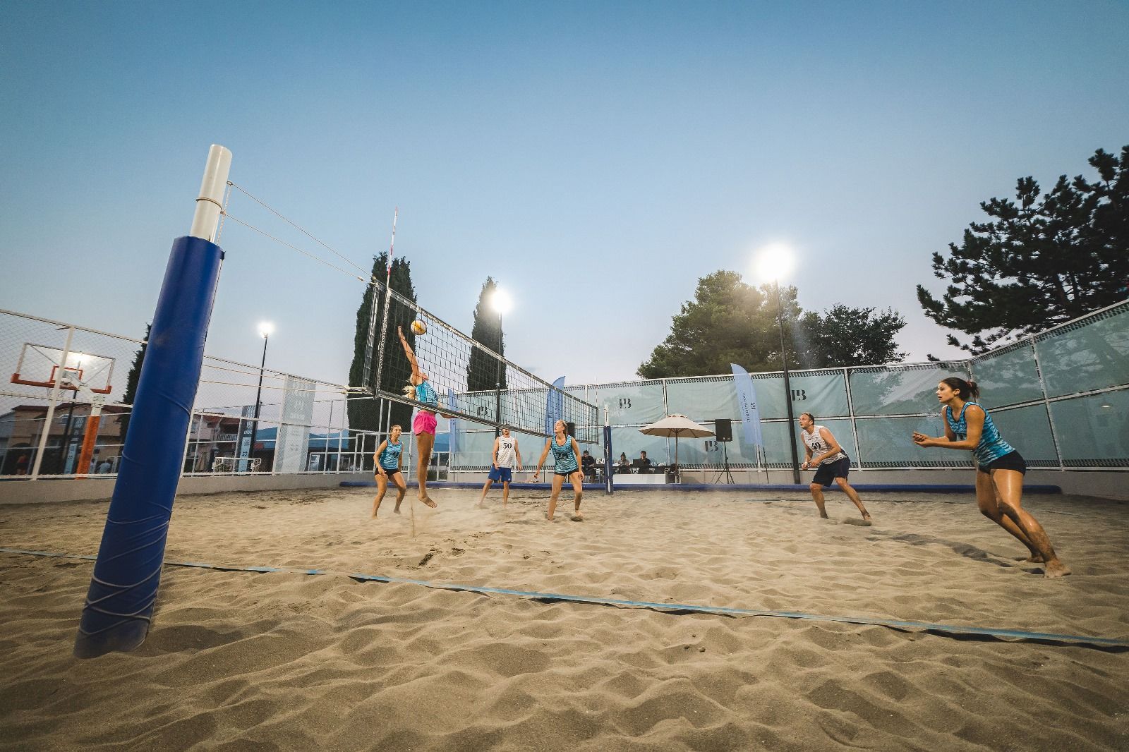 Ekskluzivan dvosoban apartman 97.84m2 + 7.6m2 dvorista  – Luštica Bay, Centrale (fleksibilni uslovi plaćanja) - Amfora Real Estate