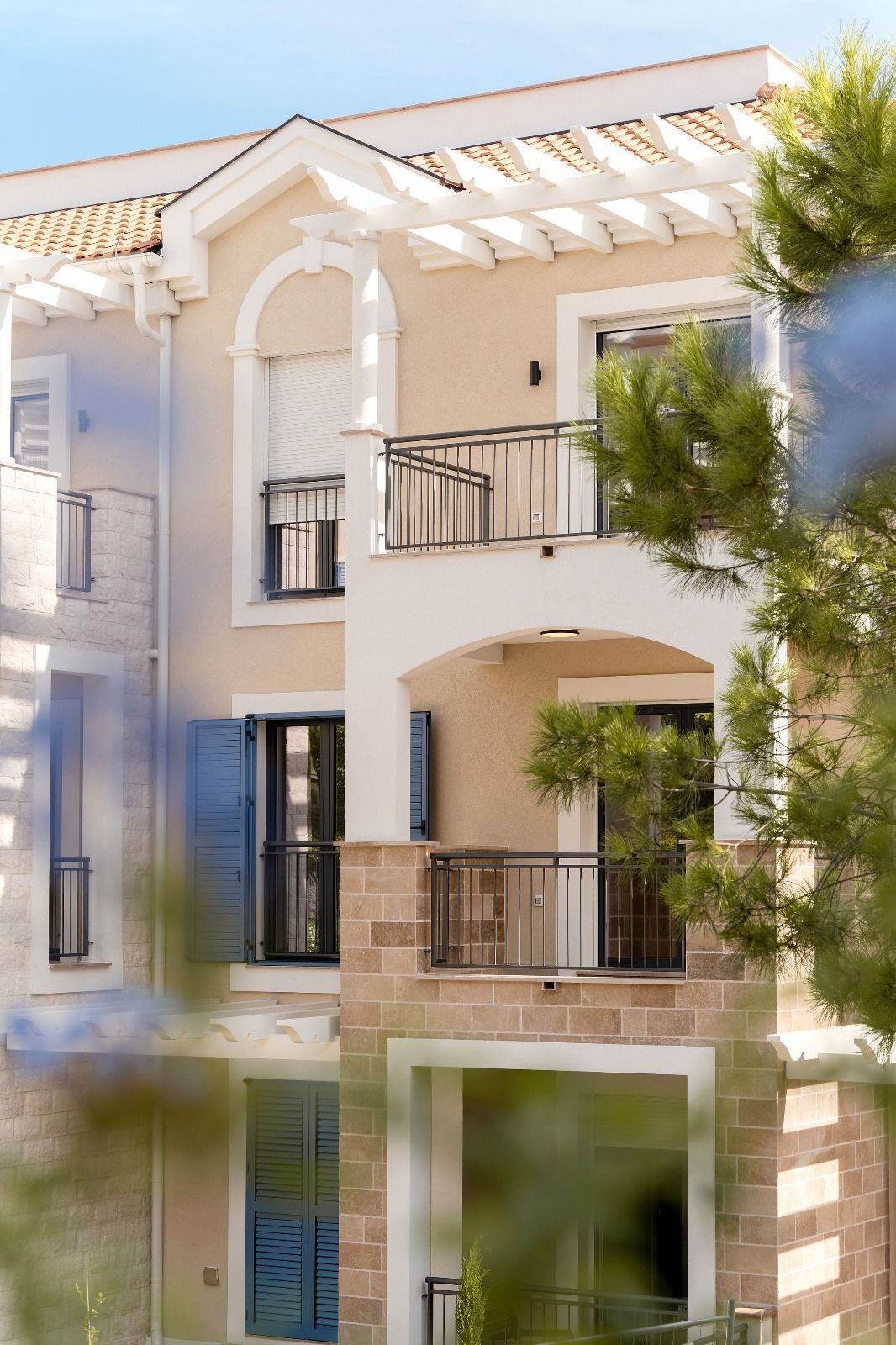 Ekskluzivan dvosoban apartman 97.84m2 + 7.6m2 dvorista  – Luštica Bay, Centrale (fleksibilni uslovi plaćanja) - Amfora Real Estate