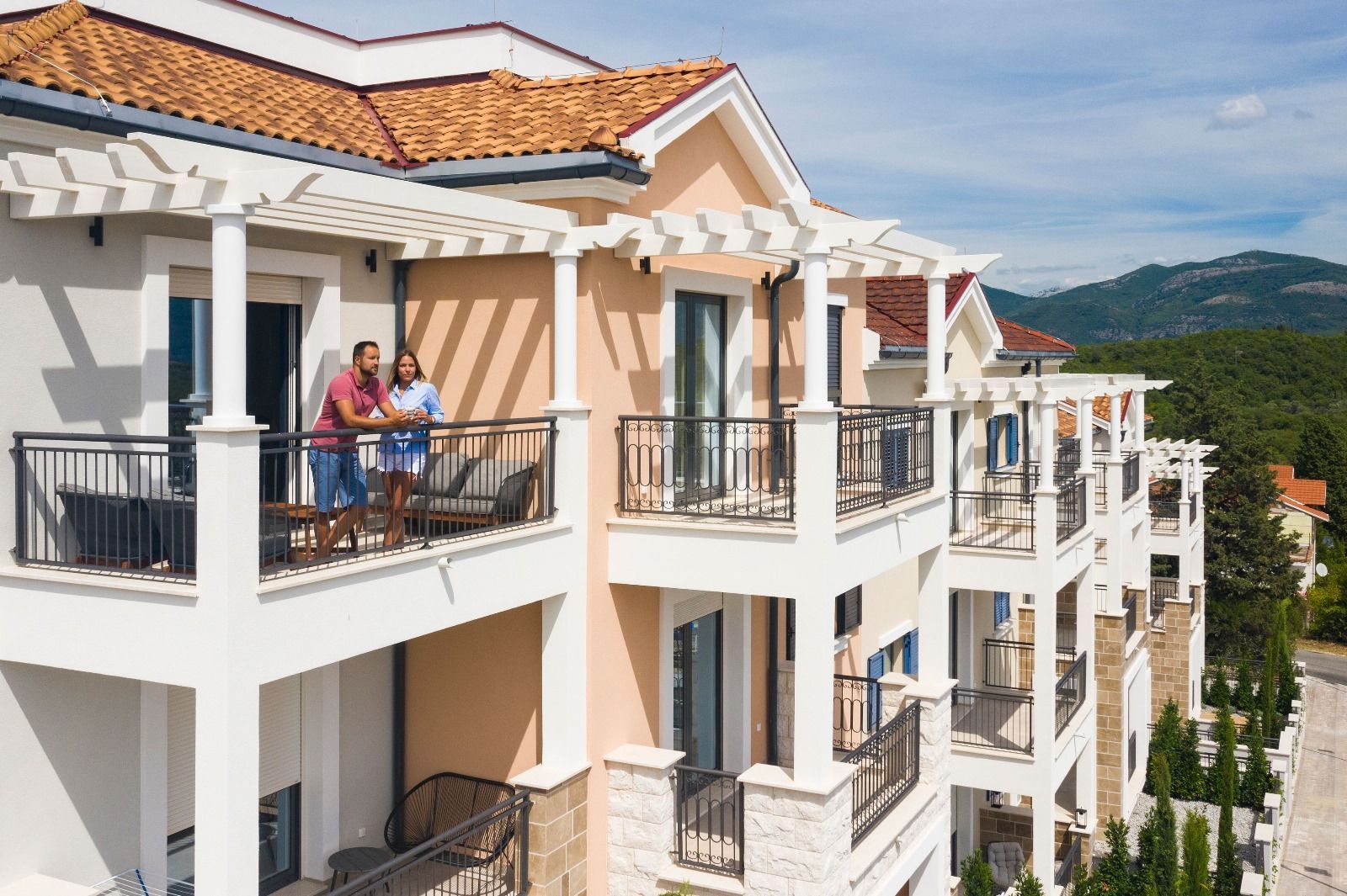 Ekskluzivan dvosoban apartman 97.84m2 + 7.6m2 dvorista  – Luštica Bay, Centrale (fleksibilni uslovi plaćanja) - Amfora Real Estate