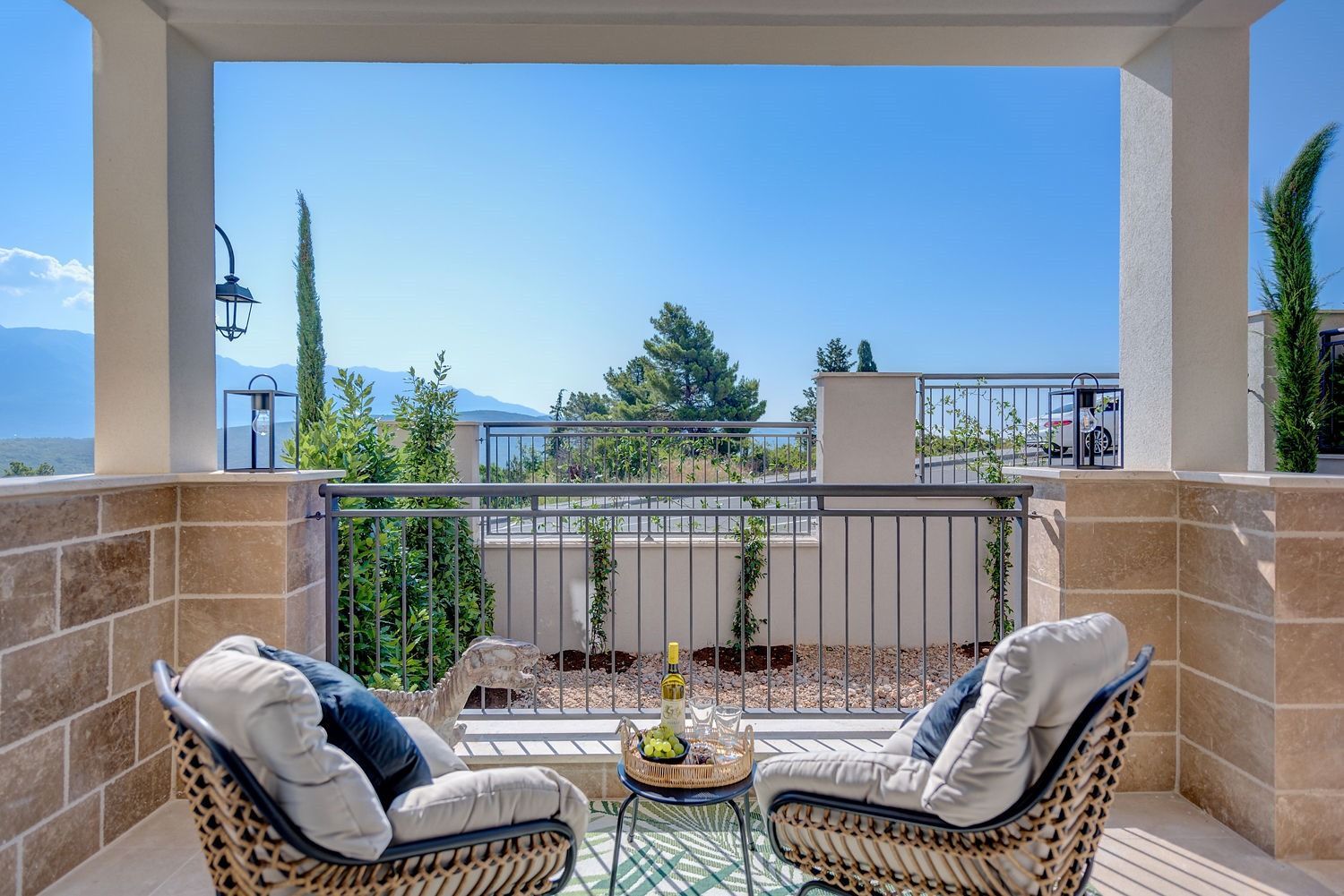 Ekskluzivan dvosoban apartman 97.84m2 + 7.6m2 dvorista  – Luštica Bay, Centrale (fleksibilni uslovi plaćanja) - Amfora Real Estate