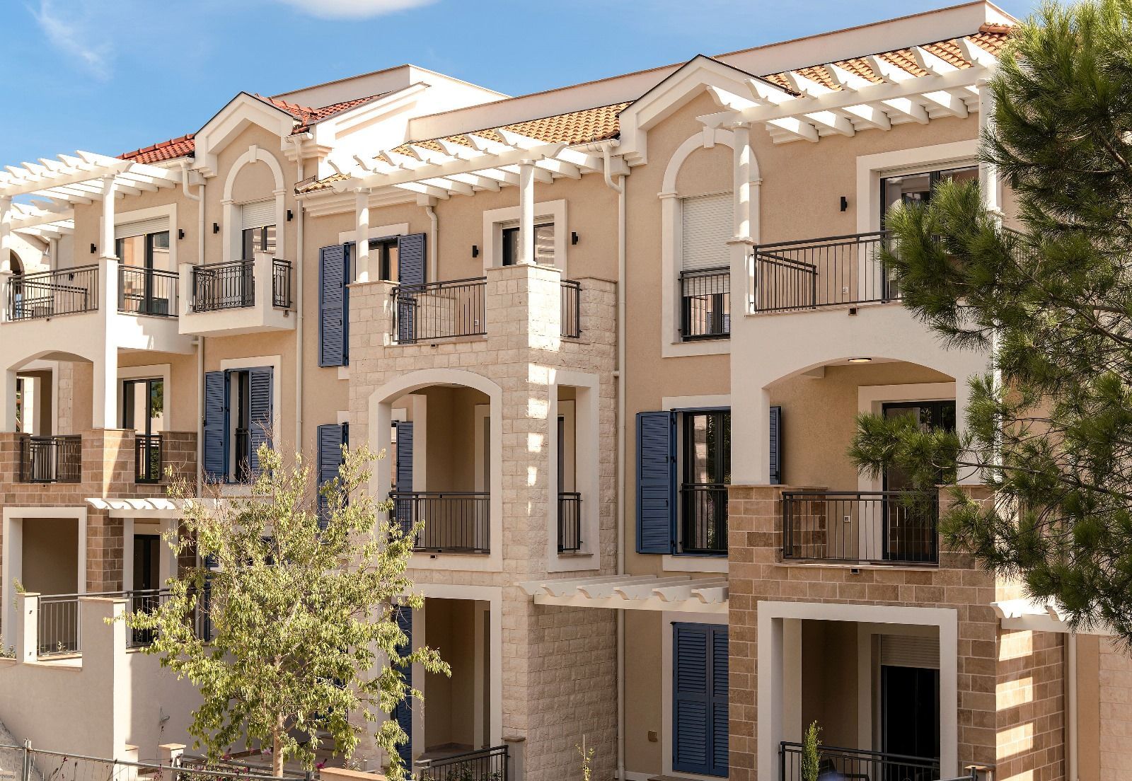 Ekskluzivan dvosoban apartman 97.84m2 + 7.6m2 dvorista  – Luštica Bay, Centrale (fleksibilni uslovi plaćanja) - Amfora Real Estate