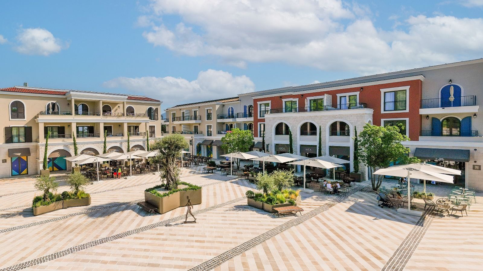 Ekskluzivan dvosoban apartman 97.84m2 + 7.6m2 dvorista  – Luštica Bay, Centrale (fleksibilni uslovi plaćanja) - Amfora Real Estate