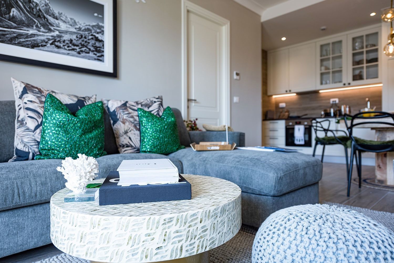 Ekskluzivan dvosoban apartman 97.84m2 + 7.6m2 dvorista  – Luštica Bay, Centrale (fleksibilni uslovi plaćanja) - Amfora Real Estate