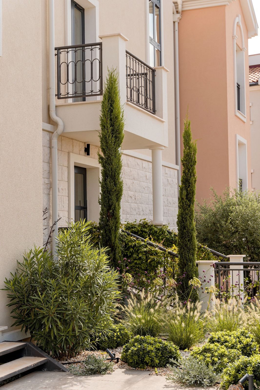 Ekskluzivan dvosoban apartman 97.84m2 + 7.6m2 dvorista  – Luštica Bay, Centrale (fleksibilni uslovi plaćanja) - Amfora Real Estate