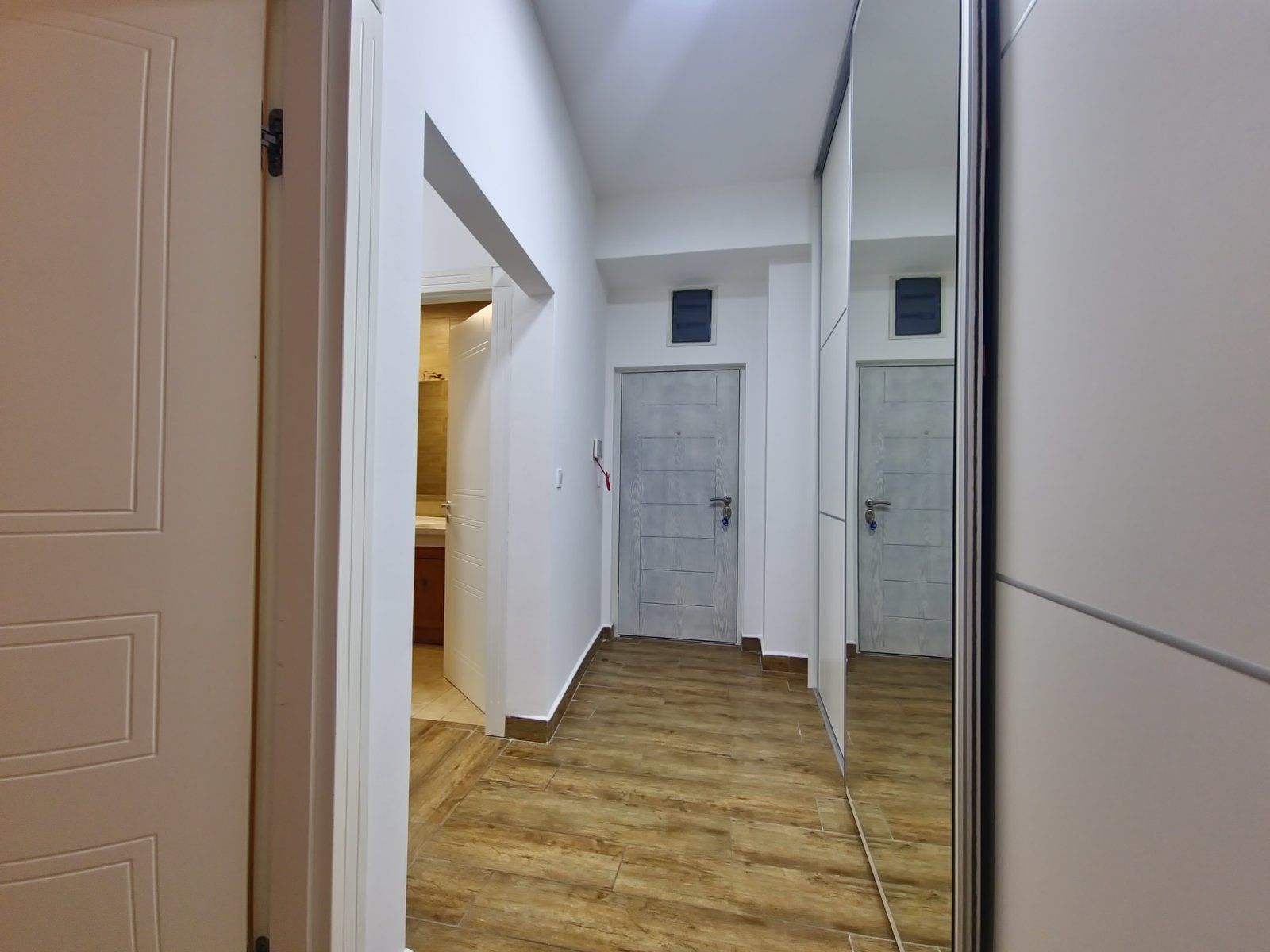 Dvosoban moderno opremljen stan 69m2 na atraktivnoj lokaciji sa garaznim mestom u Budvi (NA DUZI PERIOD) - Amfora Real Estate