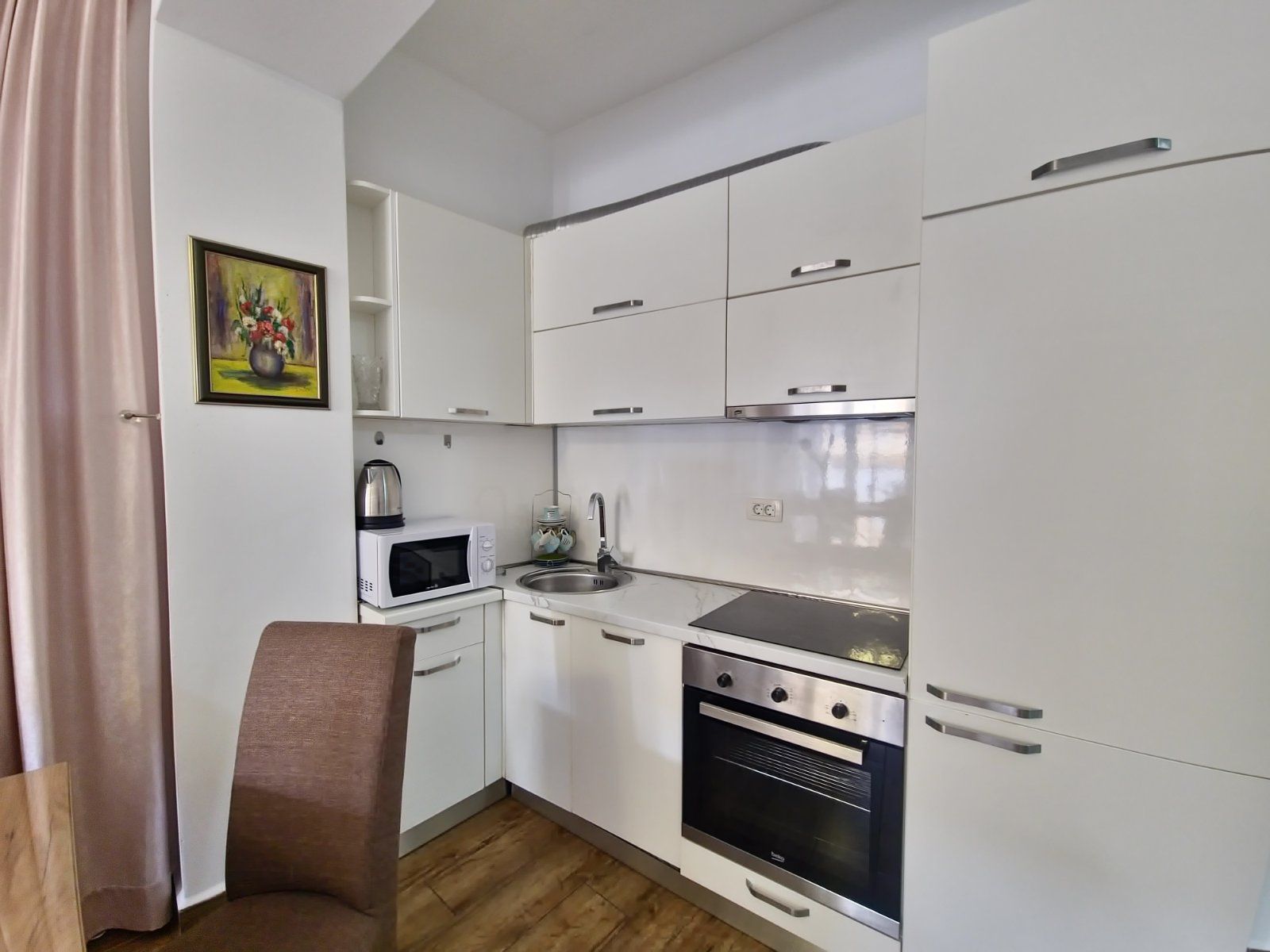 Dvosoban moderno opremljen stan 69m2 na atraktivnoj lokaciji sa garaznim mestom u Budvi (NA DUZI PERIOD) - Amfora Real Estate