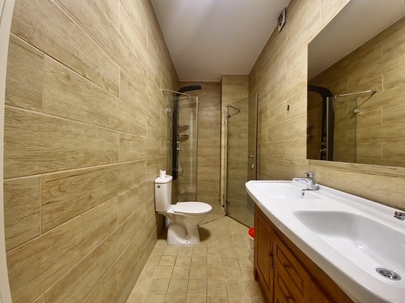 Dvosoban moderno opremljen stan 69m2 na atraktivnoj lokaciji sa garaznim mestom u Budvi (NA DUZI PERIOD) - Amfora Real Estate