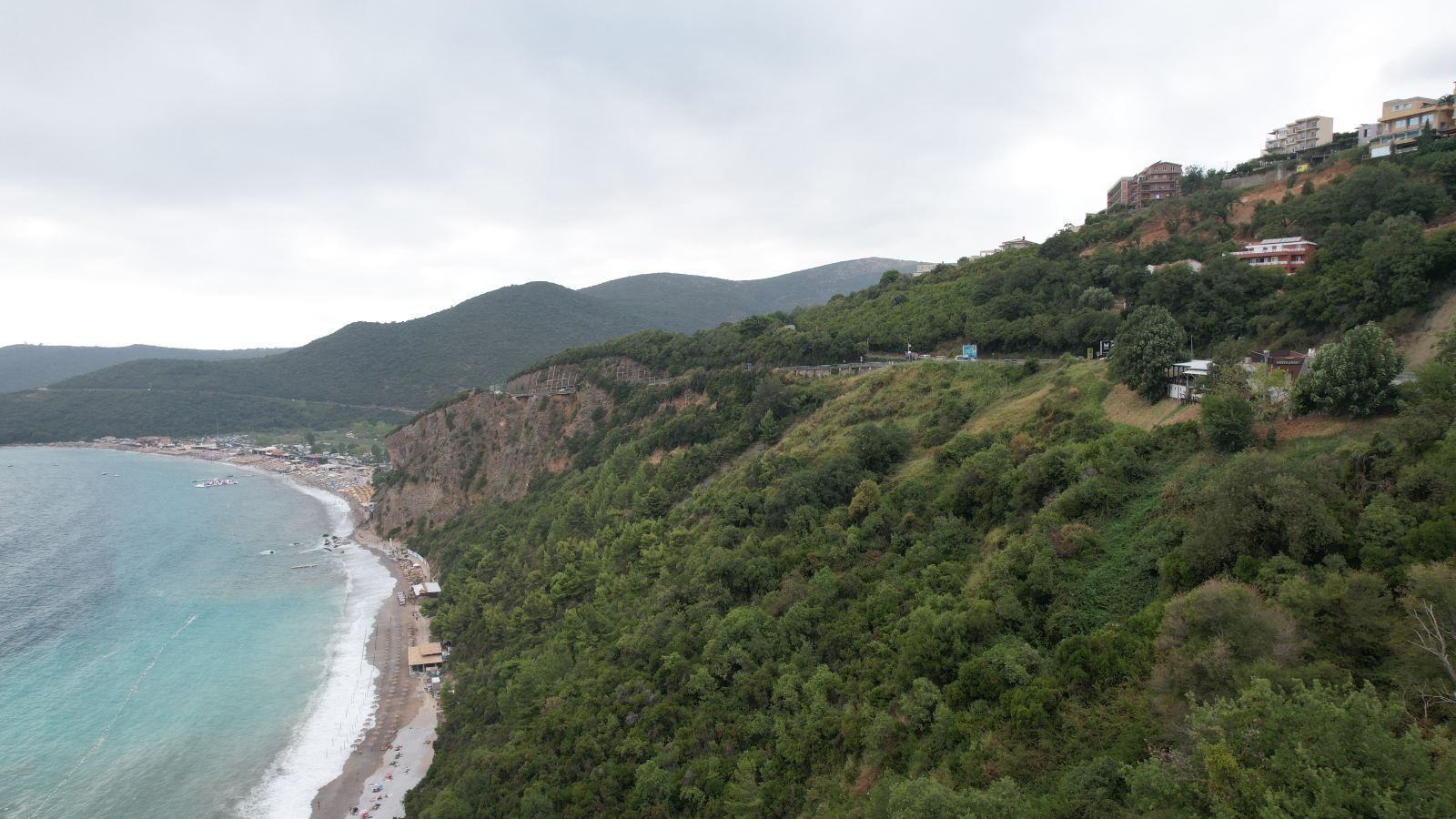 Urbanizovano zemljište 3.078 m² sa panoramskim pogledom na more za zajedničku gradnju u Prijevoru, Budva – mogućnost izgradnje 5.600 m² - Amfora Real Estate