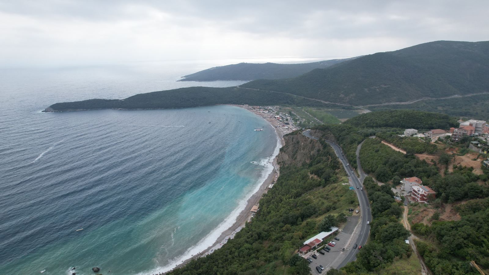 Urbanizovano zemljište 3.078 m² sa panoramskim pogledom na more za zajedničku gradnju u Prijevoru, Budva – mogućnost izgradnje 5.600 m² - Amfora Real Estate